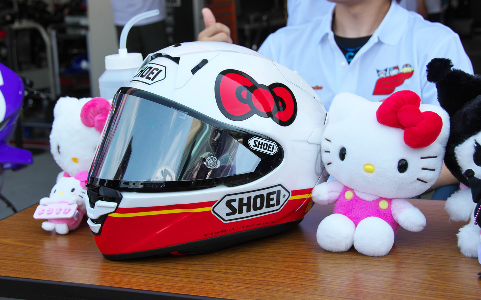 ポムポムプリン、ハローキティ、クロミが鈴鹿サーキットに登場 43号車