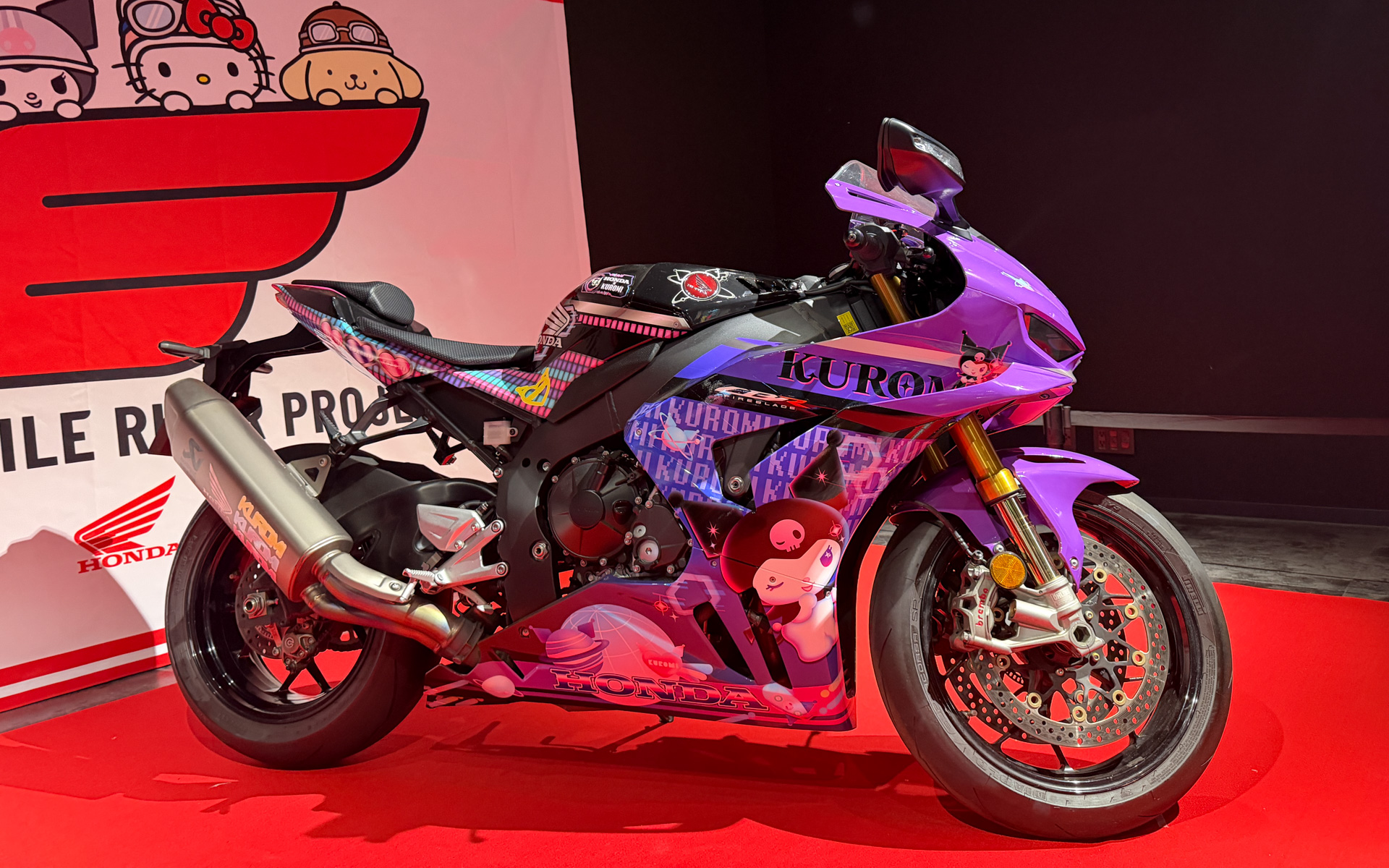 これまでのサンリオとホンダのコラボ車両が展示される「Honda RACING Gallery」