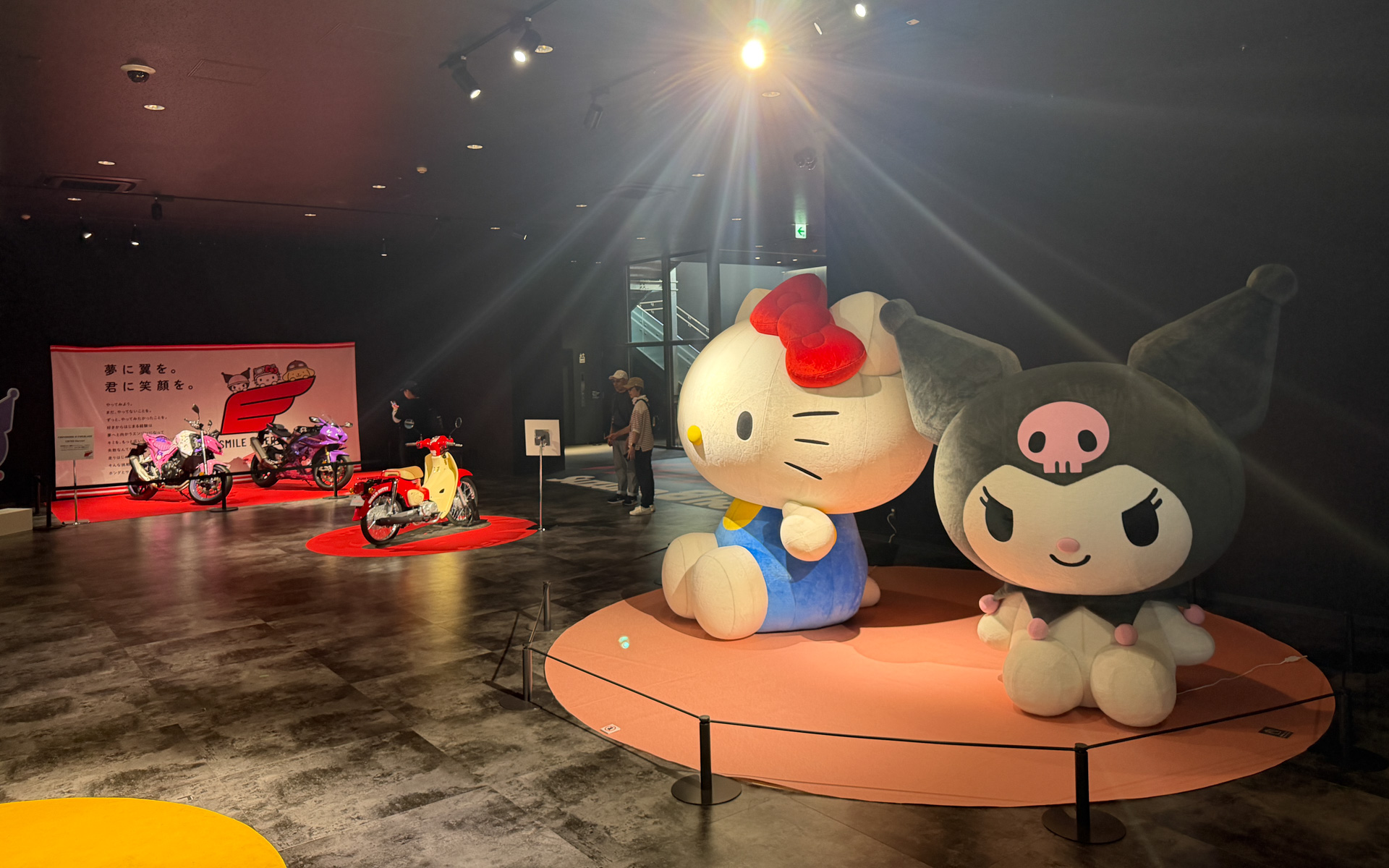 これまでのサンリオとホンダのコラボ車両が展示される「Honda RACING Gallery」
