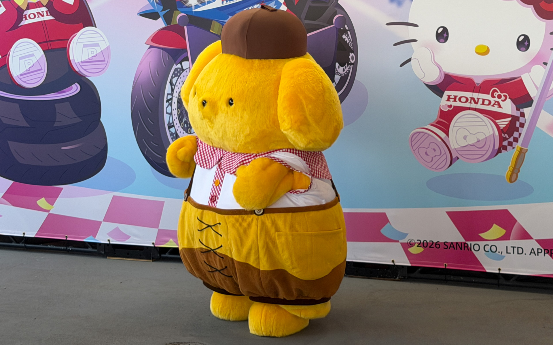 キャラクターによるグリーティングイベントや、今回のプロジェクト限定となるオリジナルコラボグッズの販売も行なわれている