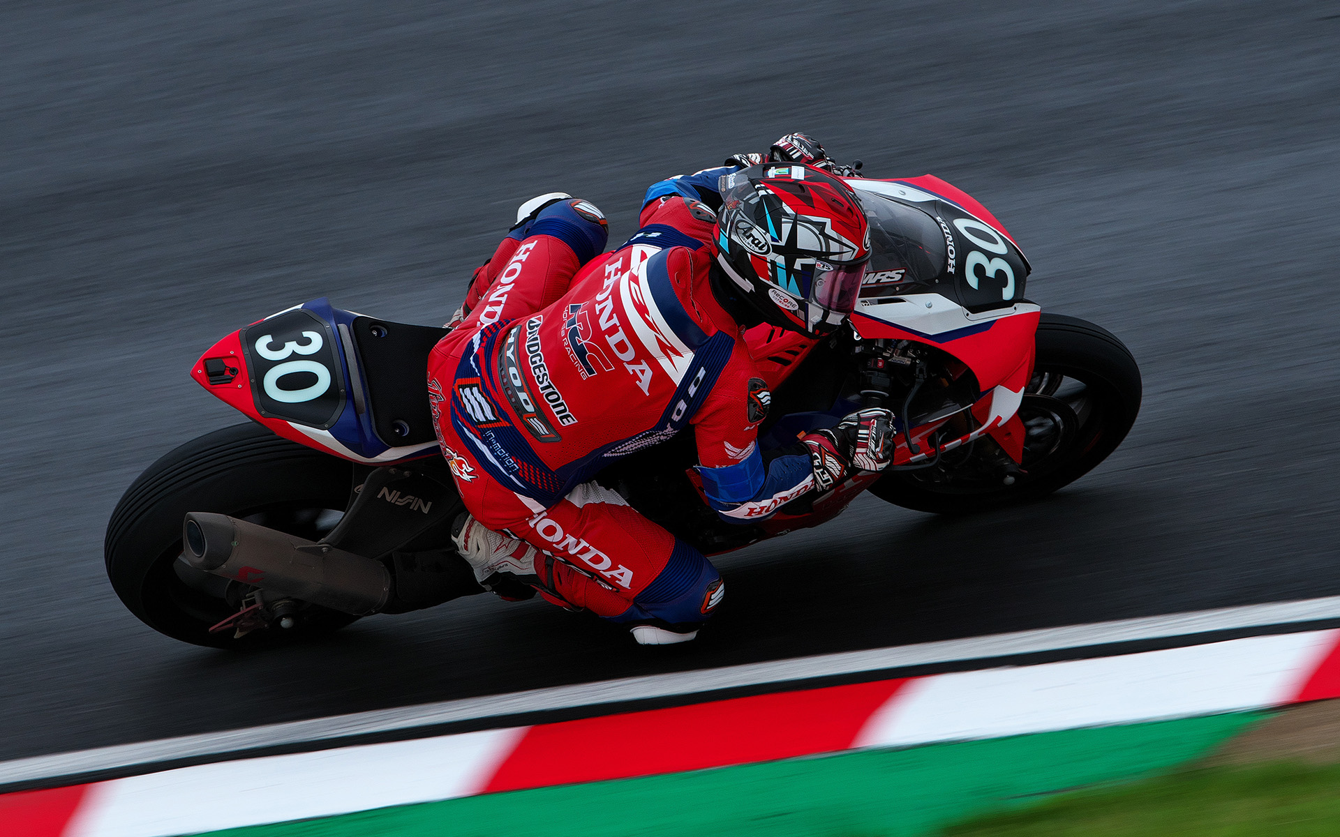 30号車Honda HRCがコンスタントなラップタイムで周回を重ねていく