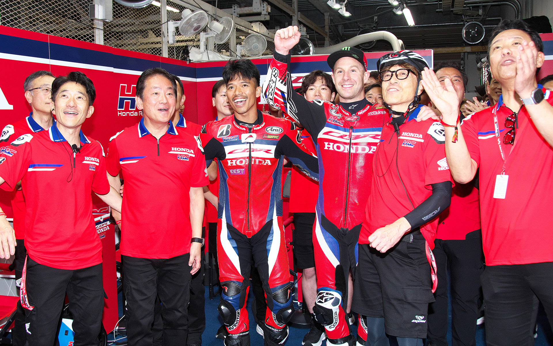 鈴鹿8耐を優勝した30号車Honda HRCのピット