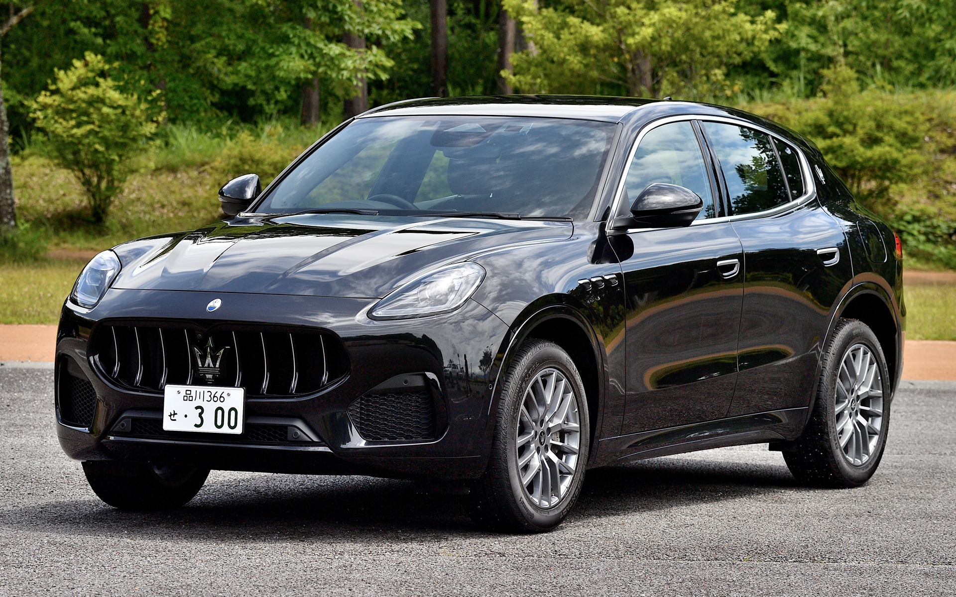 試乗したグレカーレ エッセンツァのボディカラー「Nero Tempesta（ネロ テンペスタ）」は21万円プラスのオプションカラー