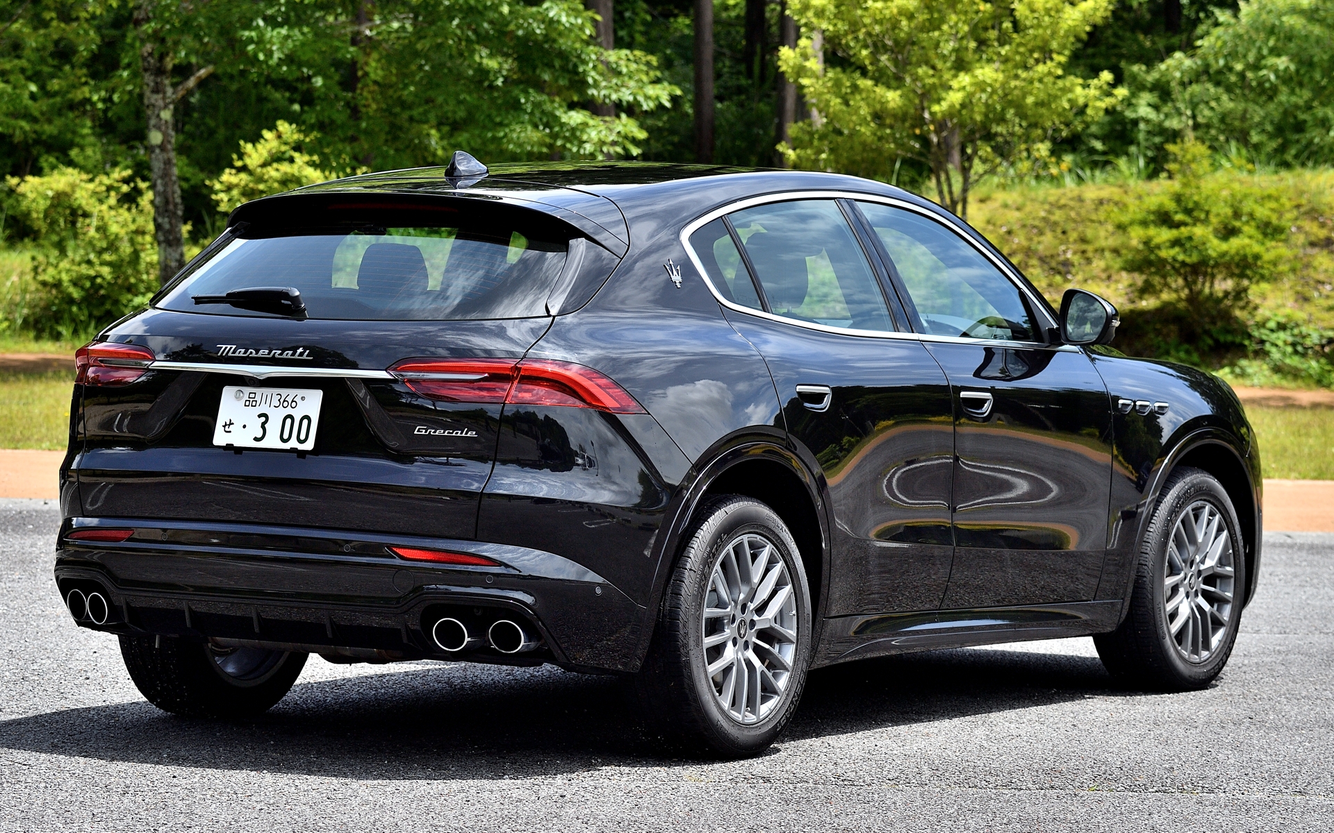 ボディサイズは4845×1950×1670mm（全長×全幅×全高）、ホイールベースは2900mm、車両重量は1890kg
