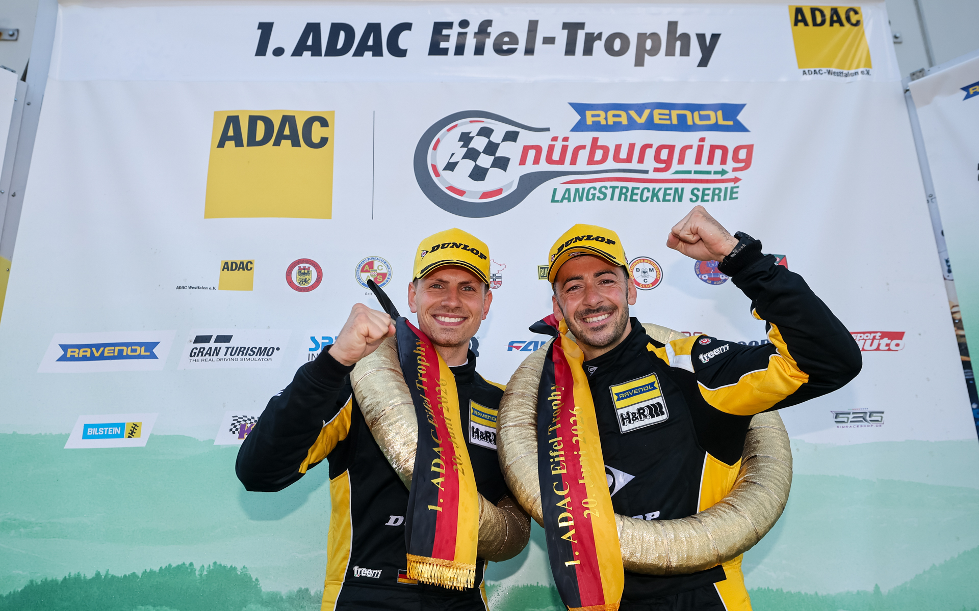 左からニコ・メンツェル選手、スヴェン・ミュラー選手
