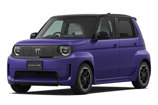 Super-ONE（左）は運転席に座って撮影OK。シティターボII（右）はクルマの横に並んで撮影OK。そのほかに「ハンターカブCT125」や「耕うん機ラッキーFU655」も展示される