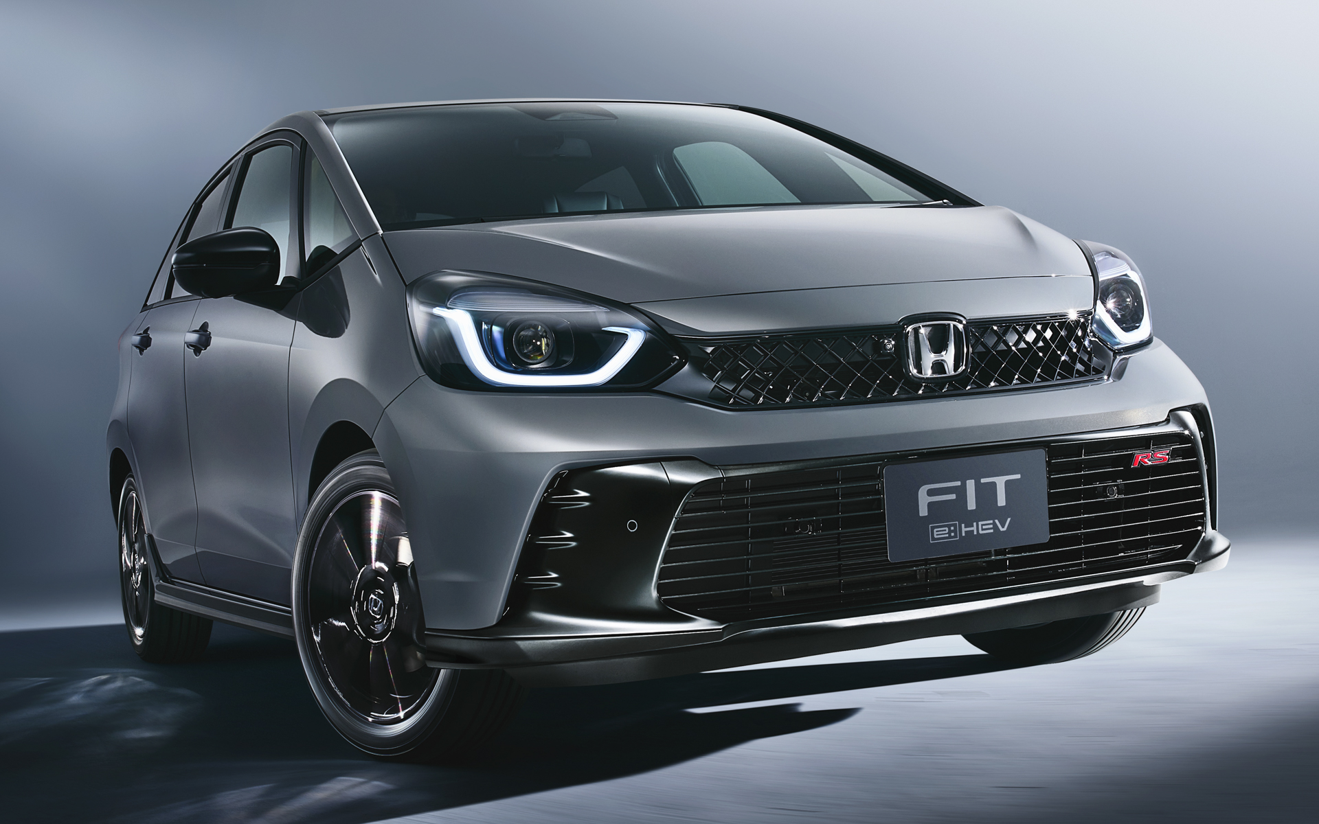 e:HEV RS ボディカラーはスレートグレー・パール