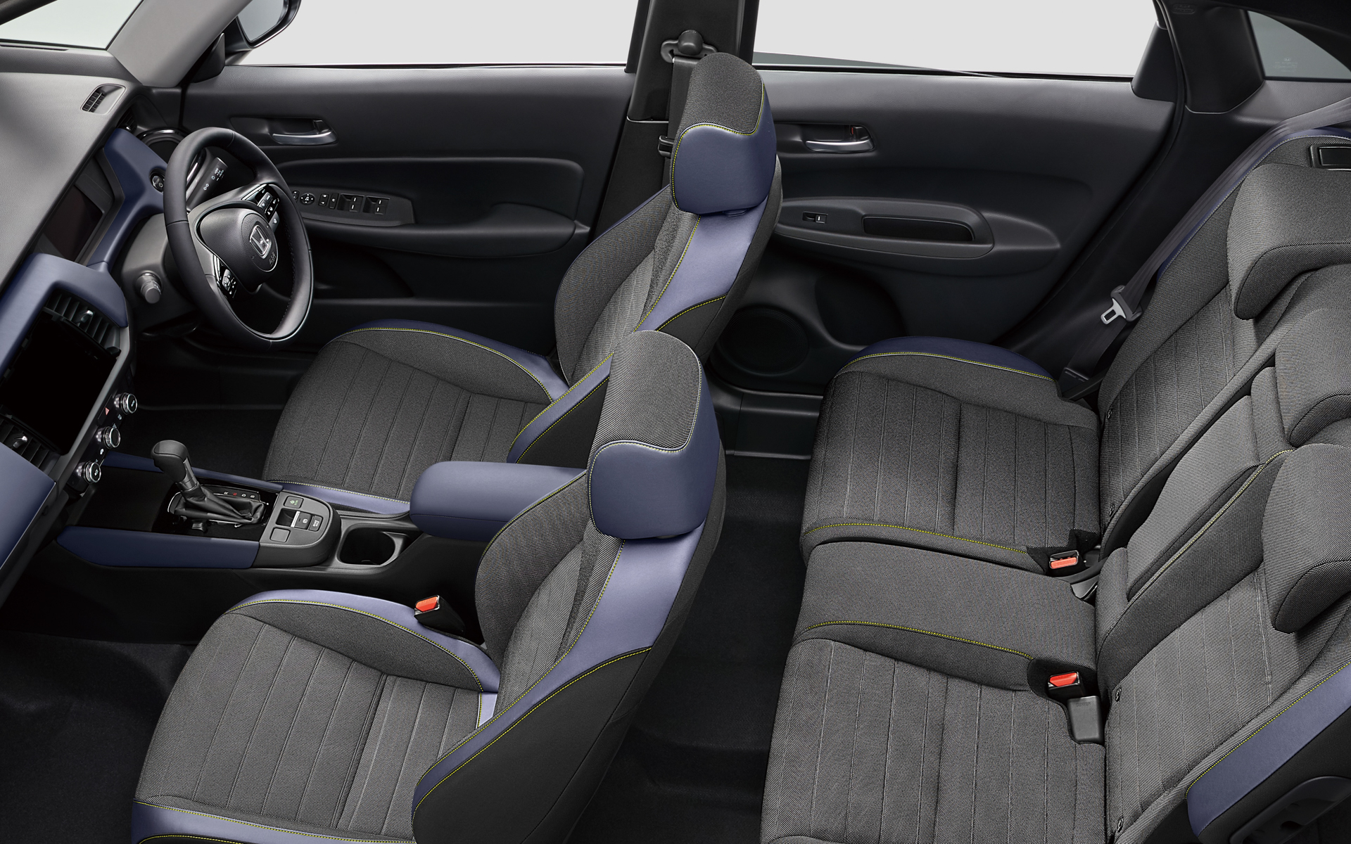 e:HEV CROSSTAR（2WD/FF）のインパネ。内装カラーはネイビー