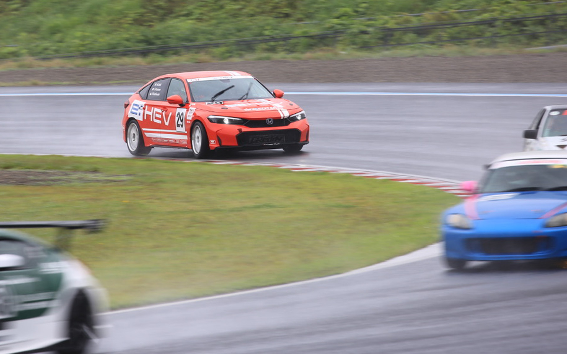 フェアレディZ、S2000、AE86をはじめ、先代フィットやパルサーなど、バラエティ豊かなマシンとの闘いでした