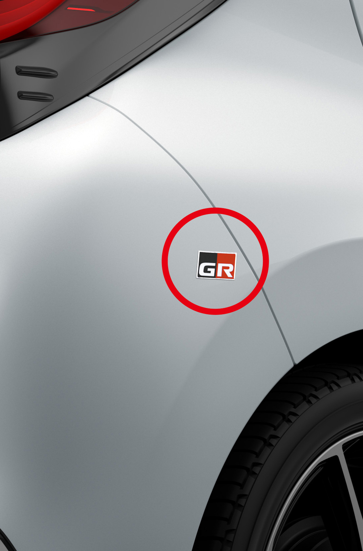GRディスチャージテープ（小/4枚セット）を貼り付けることで、ボディの＋（プラス）帯電を取り除き、空気の流れをスムーズな状態に戻し、車両本来の性能を引き出すことに貢献する