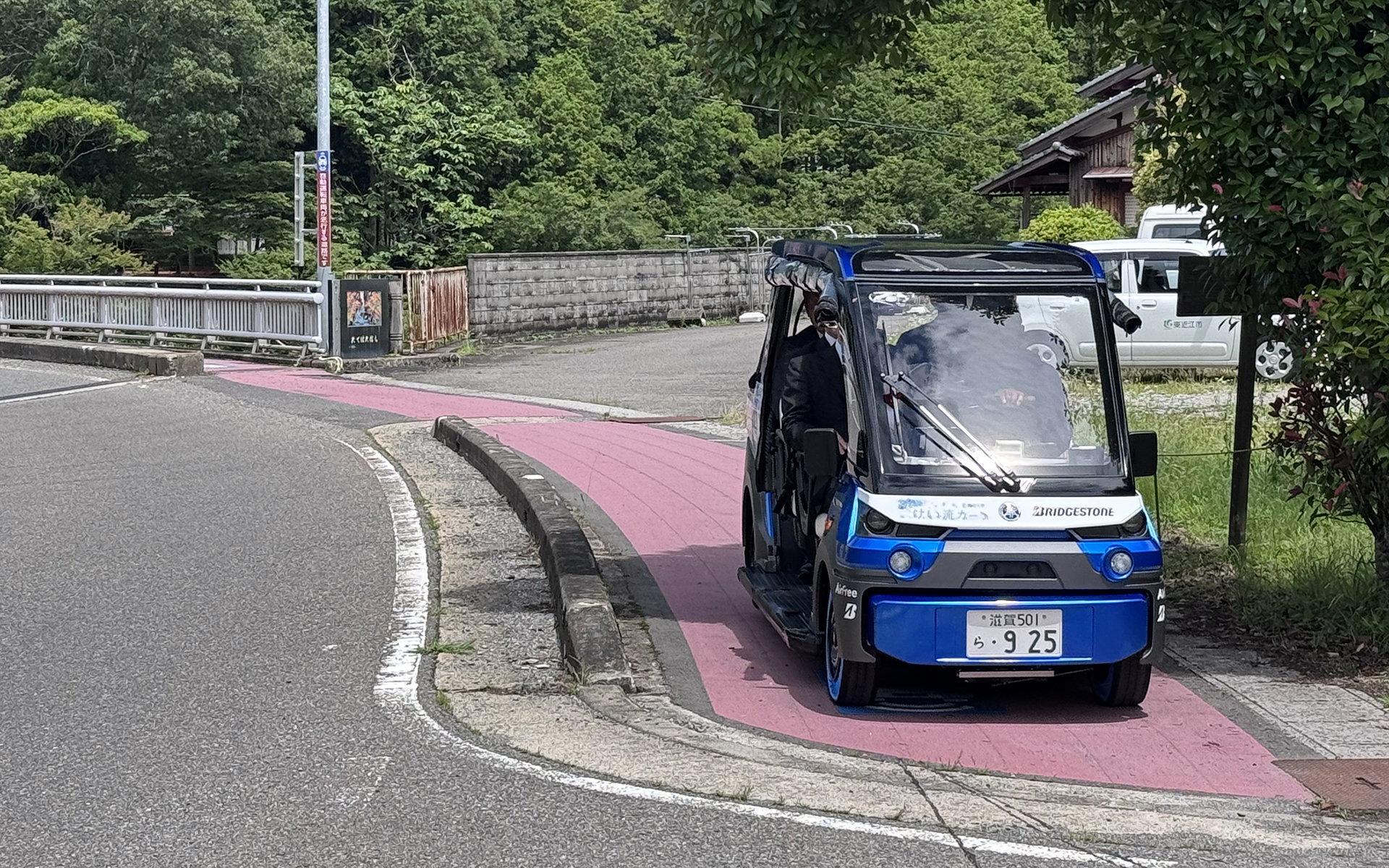自動運転が可能なゴルフカートタイプの車両「けい流カー」は1回の往復で約4.8kmの距離を走行