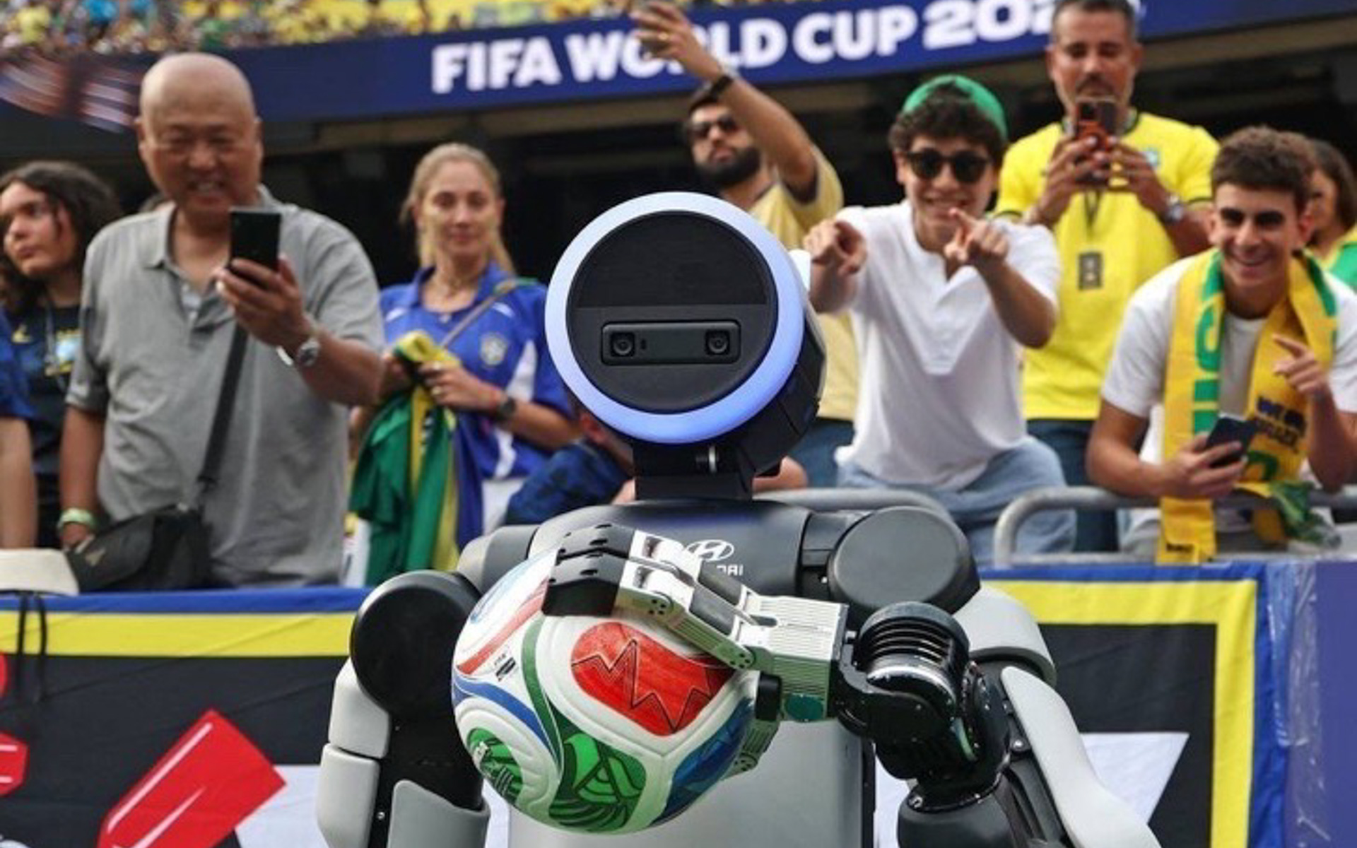 FIFA World Cup 2026でパフォーマンスを披露する人型ロボット「アトラス」