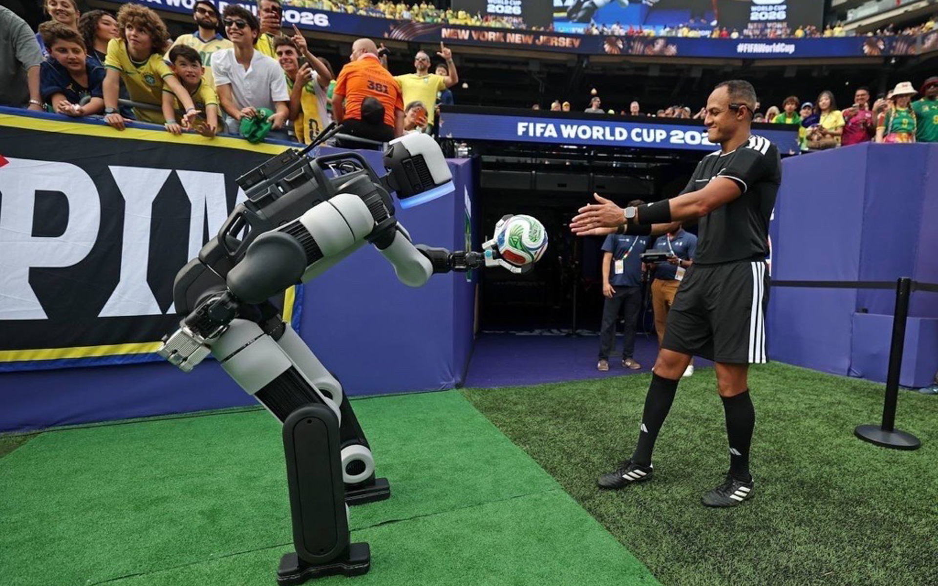 FIFA World Cup 2026でパフォーマンスを披露する人型ロボット「アトラス」
