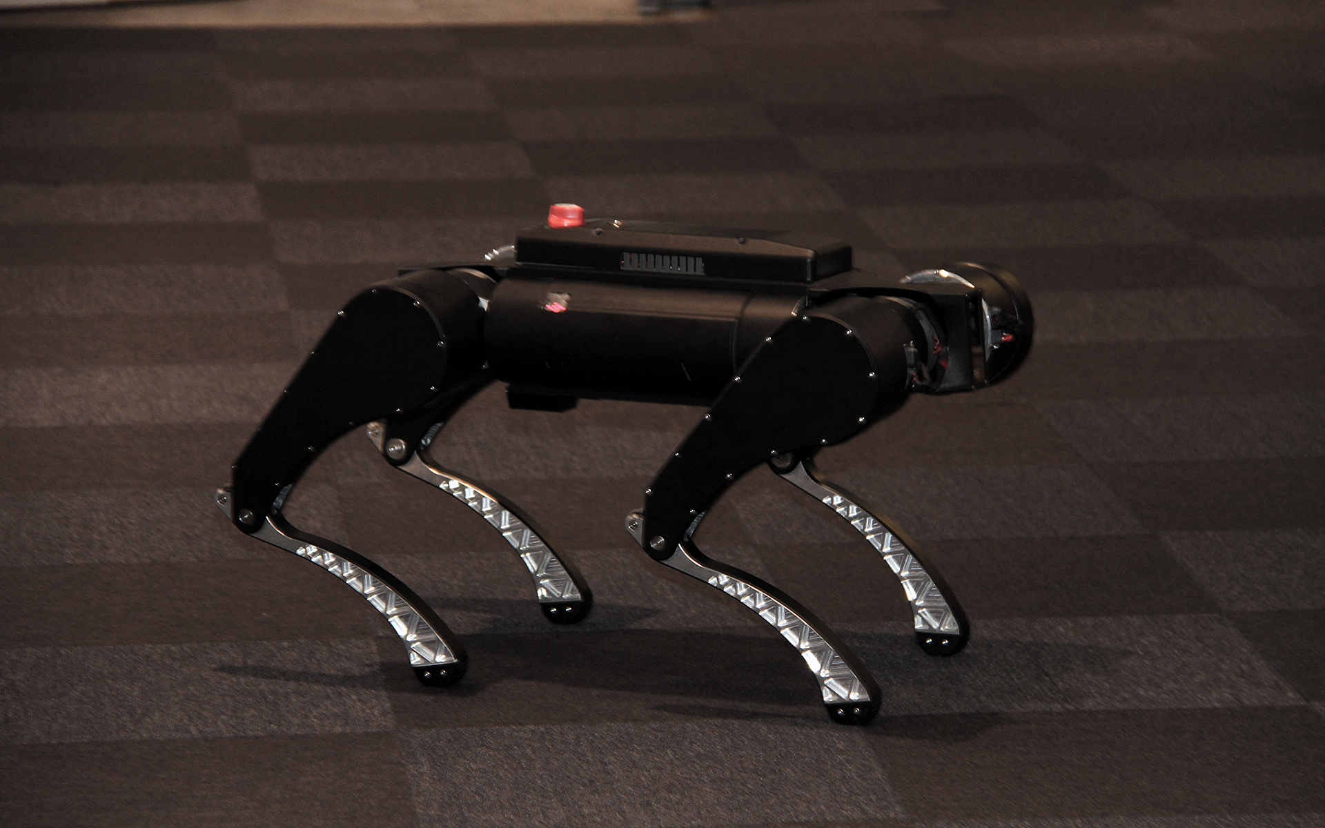 四足歩行ロボット