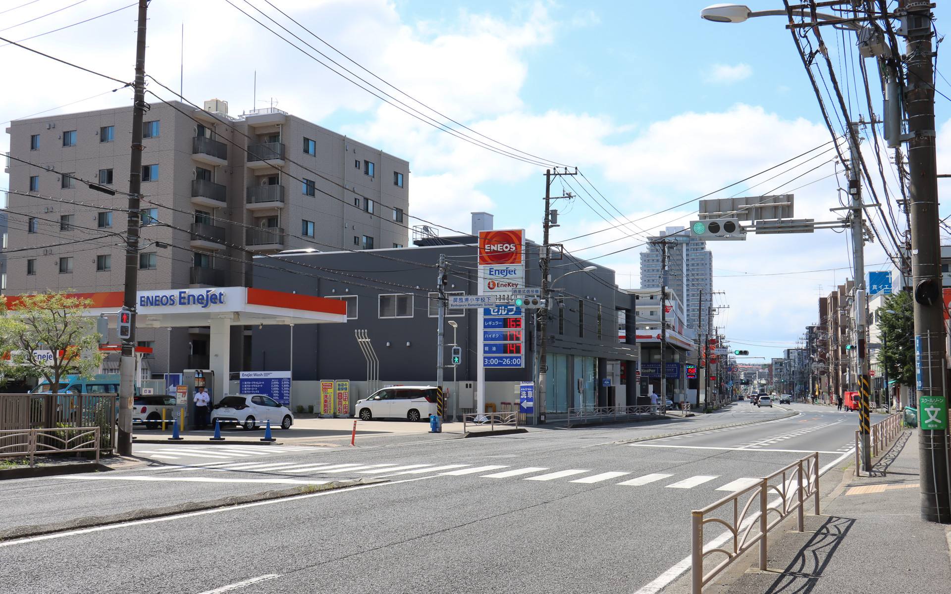 店舗は国道16号の「屏風ヶ浦小学校下」と「中原住宅前」の信号のあいだという立地