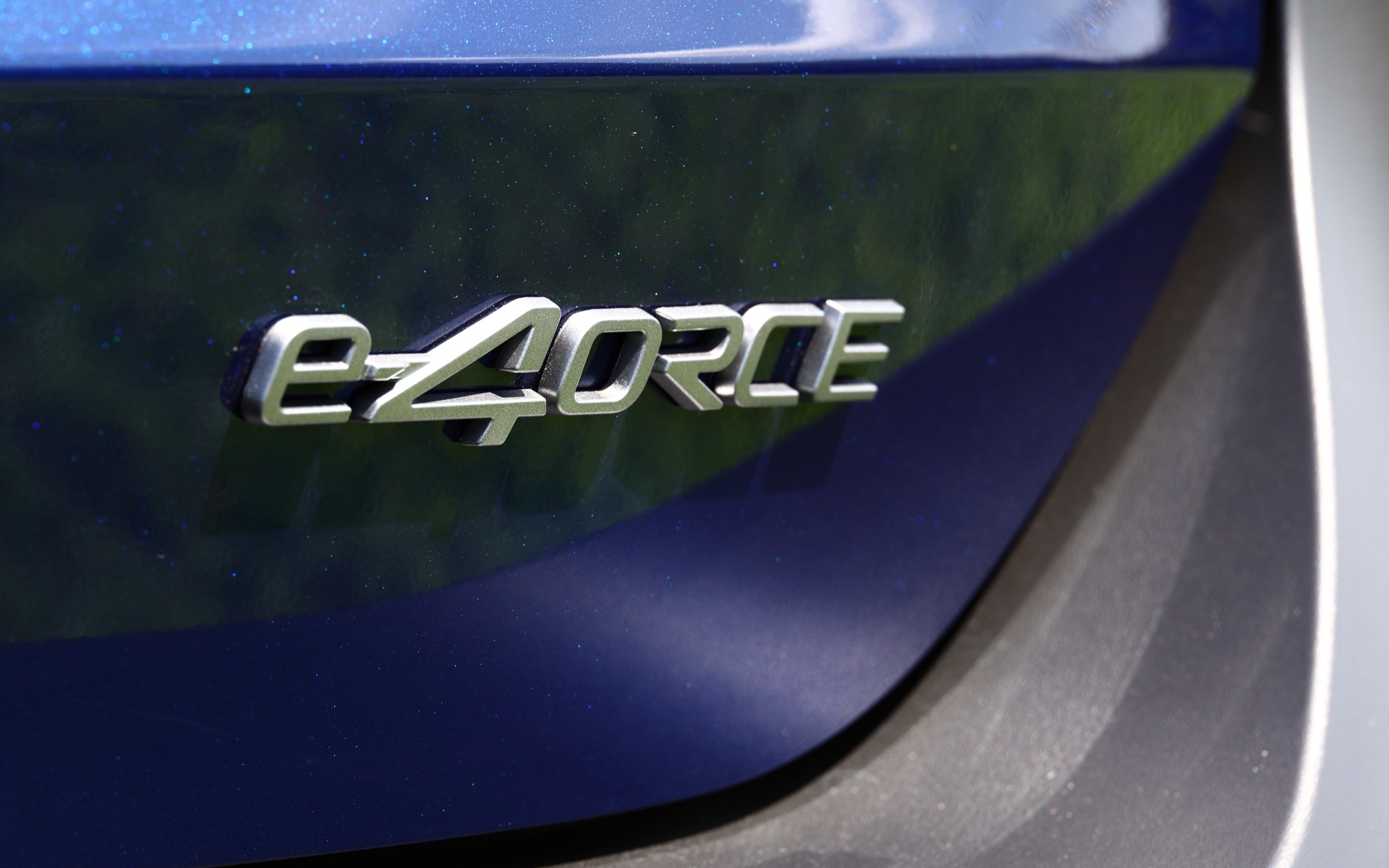 X e-4ORCEは17インチホイールに215/60R17サイズのハンコック「ventus prime4」を組み合わせていた