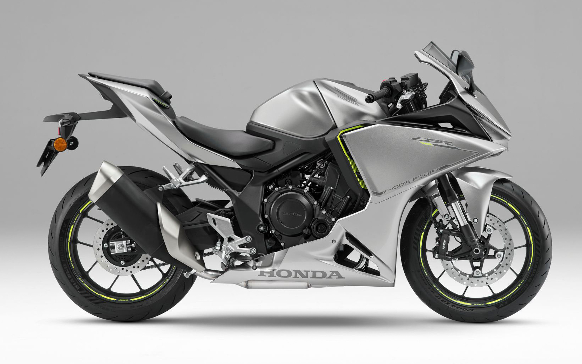 CBR400R FOUR E-Clutch（ベータシルバーメタリック）