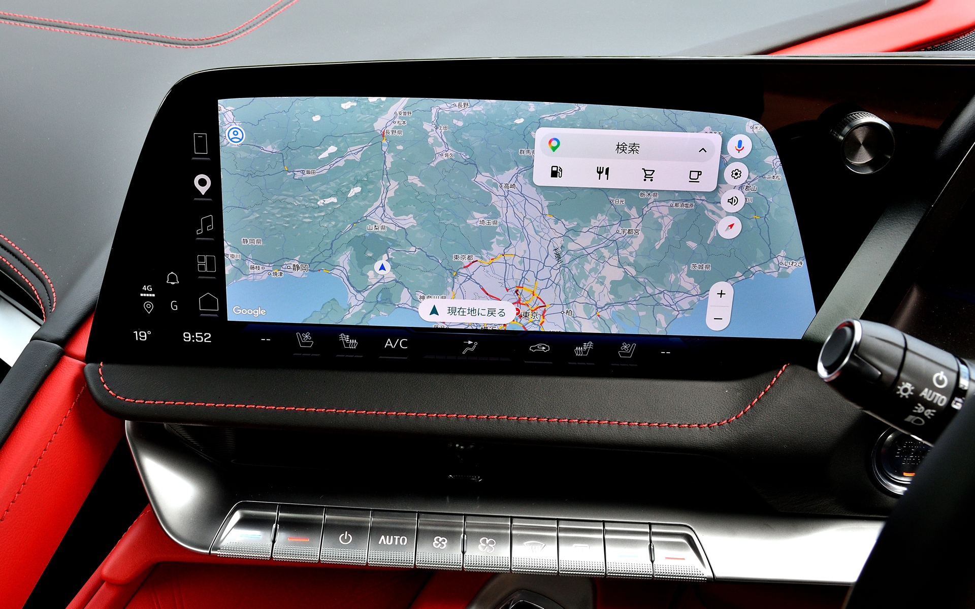 Googleビルトインインフォテインメントシステムを備えた14インチカラークラスターディスプレイ。E-Rayのみに搭載されていたパフォーマンスアプリを標準装備し、走行中の出力やトルクなどのデータをリアルタイムで分かりやすく表示できる