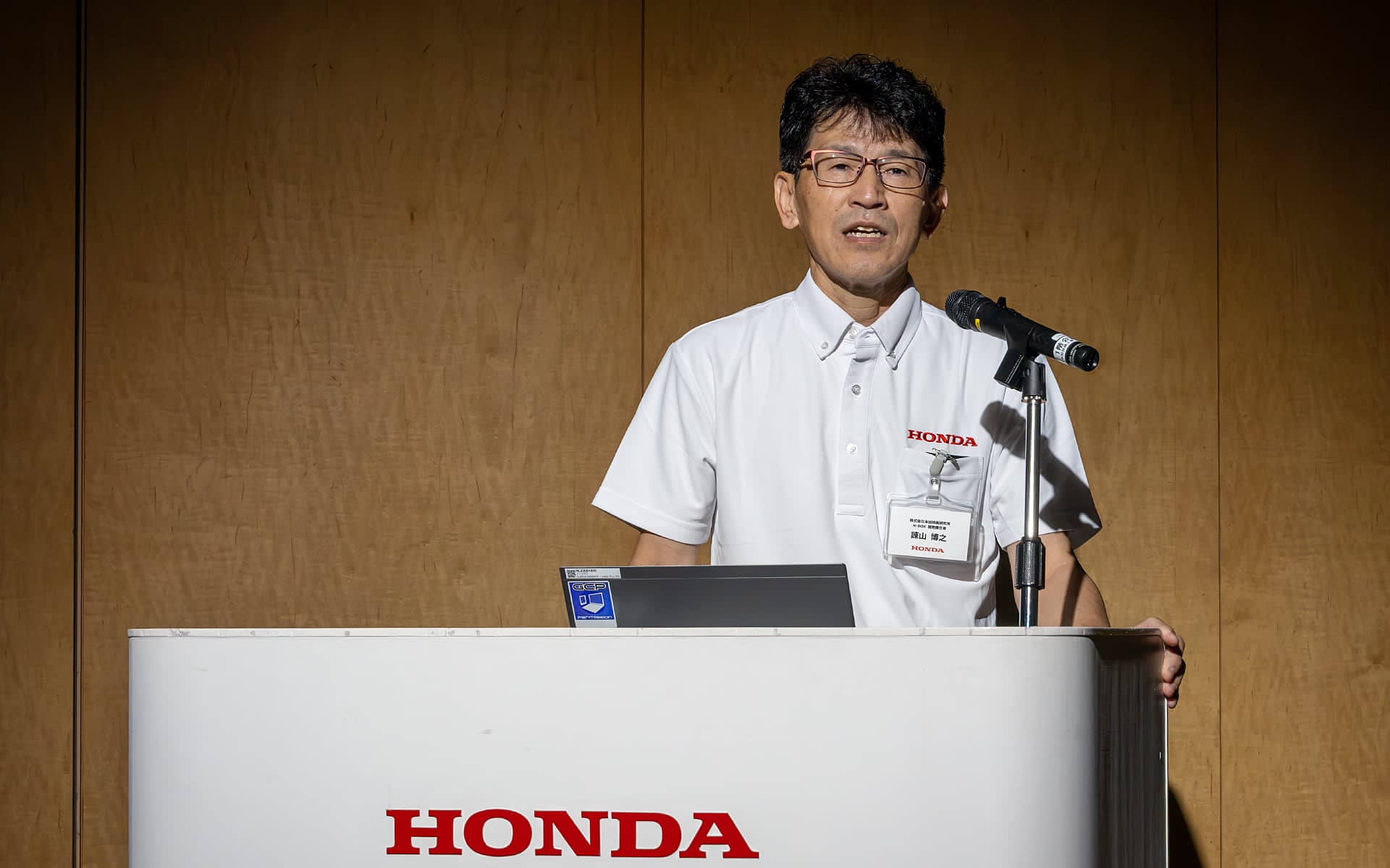 株式会社本田技術研究所 四輪研究開発センター N-BOX開発責任者の諫山博之氏は、1989年に本田技研工業へ入社。1992年に本田技術研究所に転籍し、初代「オデッセイ」「ライフ」「インテグラ」などのインテリア設計に従事。2008年にはアジア専用モデルの初代「ブリオ」のインテリア設計PL（プロジェクトリーダー）を務め、2017年にアジア市場をターゲットとする2代目「BR-V」の開発責任者代行（設計領域）に就任。現在は「N-BOX」の開発責任者を担当