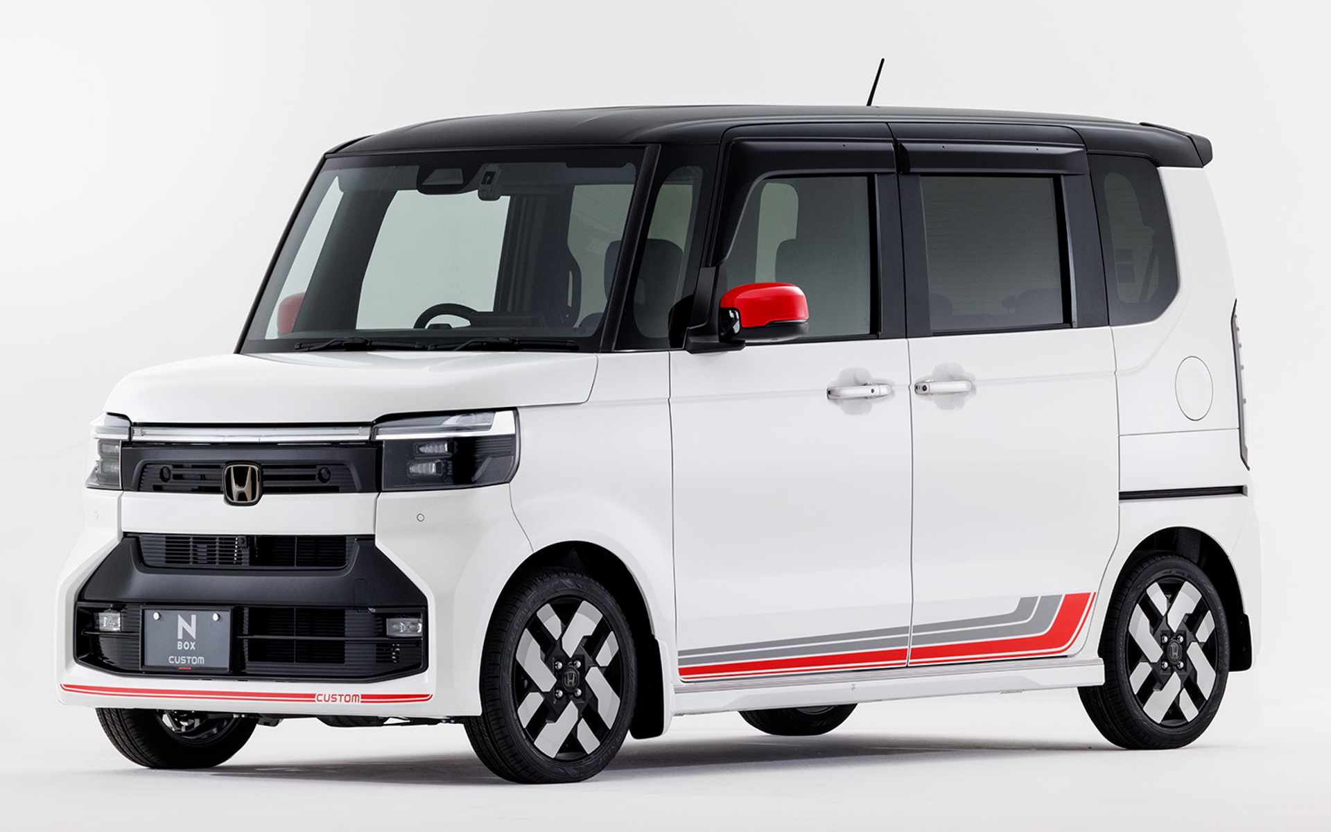 フロントグリル ベルリナブラック×プラチナホワイト・パールは4万6200円