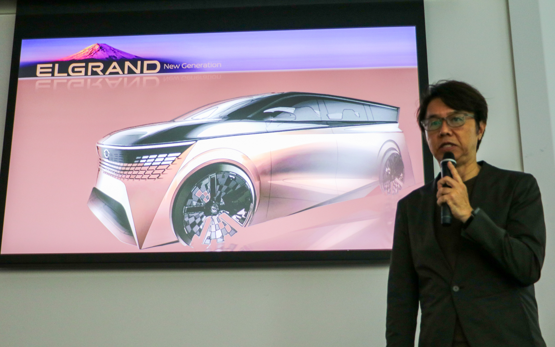 新型エルグランドに関する説明会が実施された