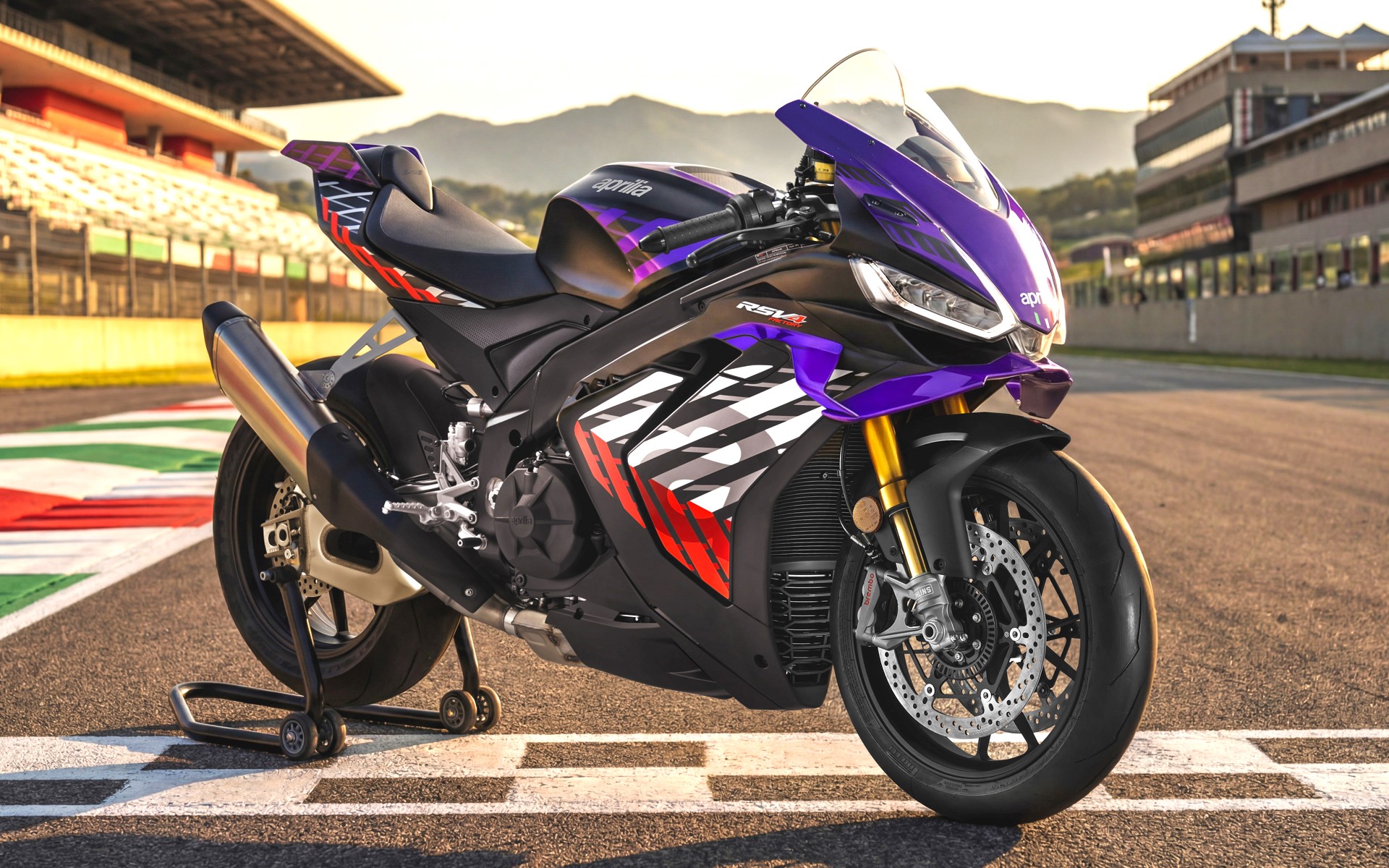RSV4ファクトリー1100のボディカラーは「シェイクダウン インディゴ」のみ