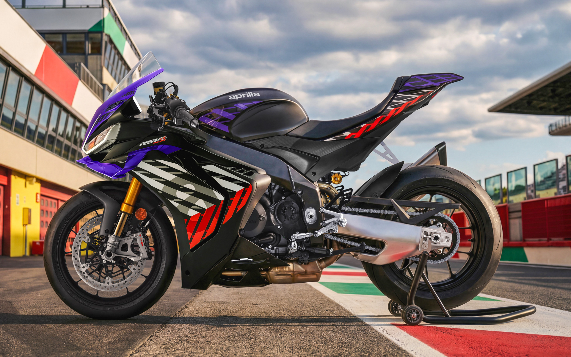 新型フラグシップスーパースポーツバイク「RSV4ファクトリー1100」