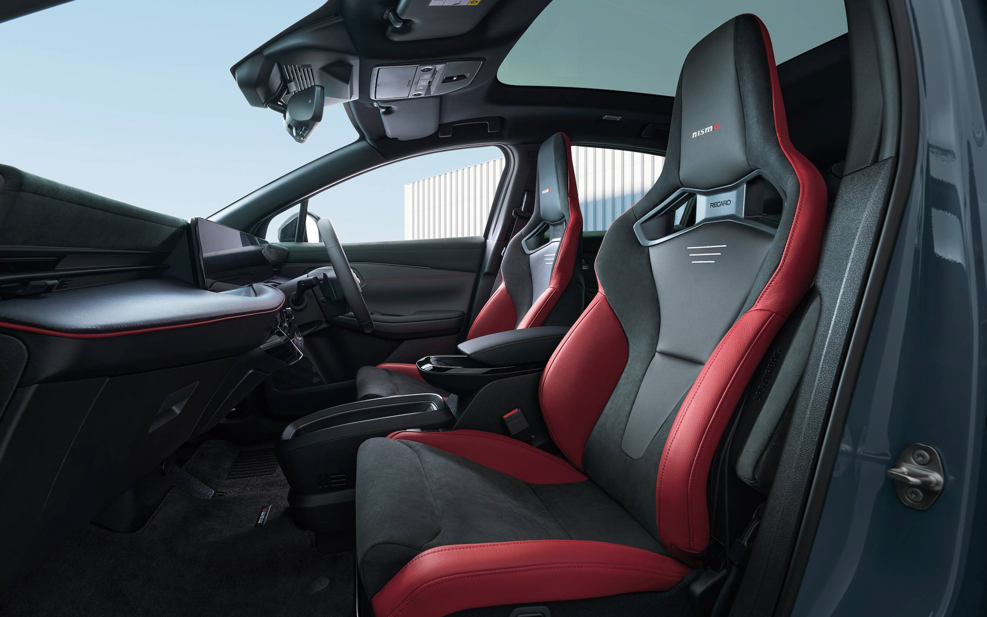 NISMO専用チューニングのRECARO製スポーツシート