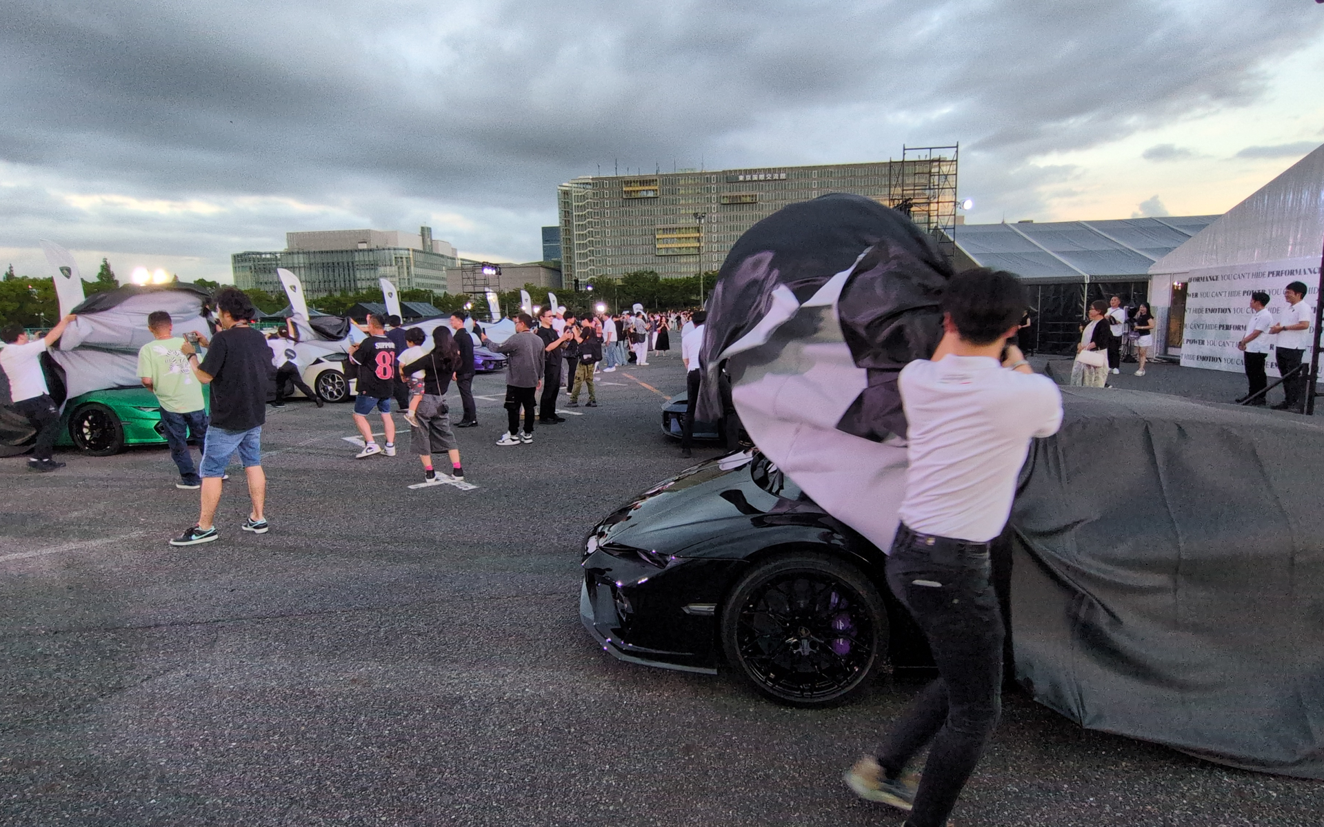 25台のランボルギーニ「テメラリオ」の納車式「LA PRIMA」が実施された