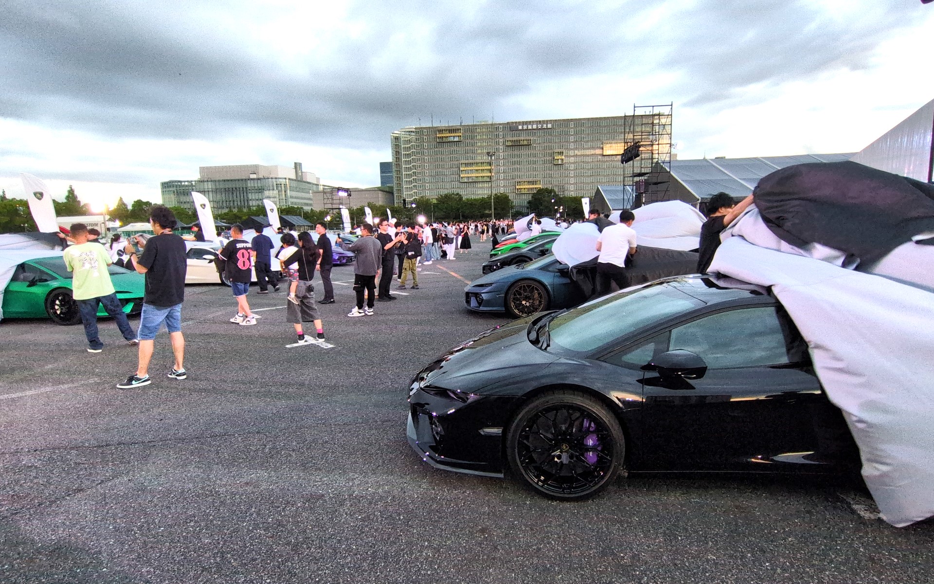 25台のランボルギーニ「テメラリオ」の納車式「LA PRIMA」が実施された