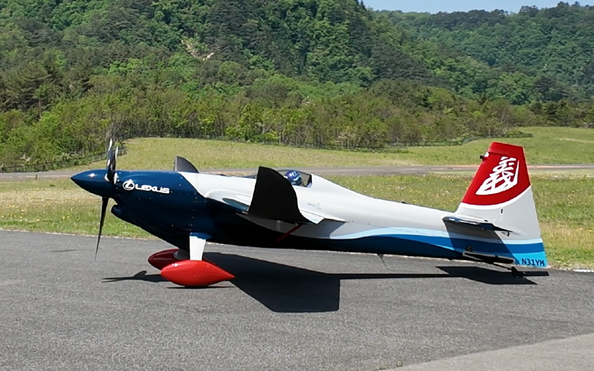 AIR RACE X 2026 第2戦で優勝した室屋義秀選手（LEXUS PATHFINDER AIR RACING）の機体