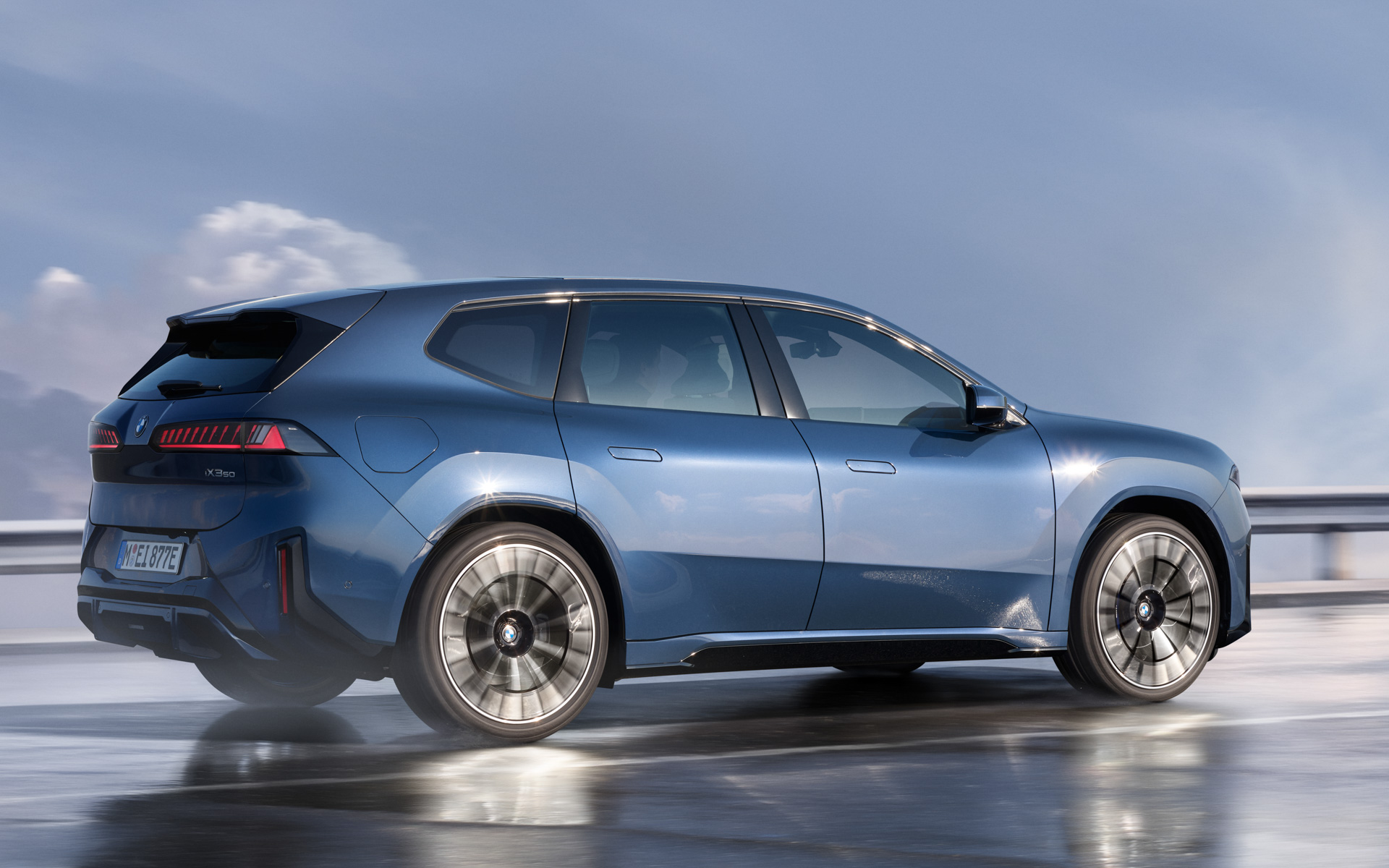 BMWの次世代コンセプト「ノイエ・クラッセ」第1弾モデル新型「iX3」