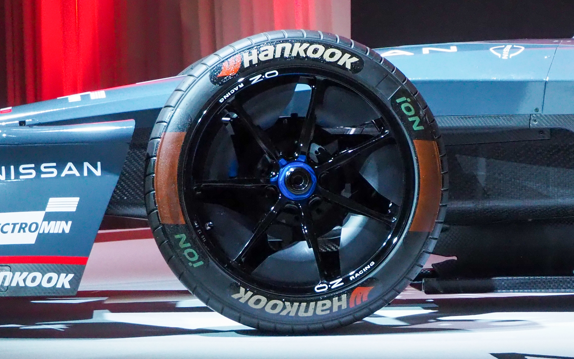 タイヤはハンコック、ホイールはOZ Racing