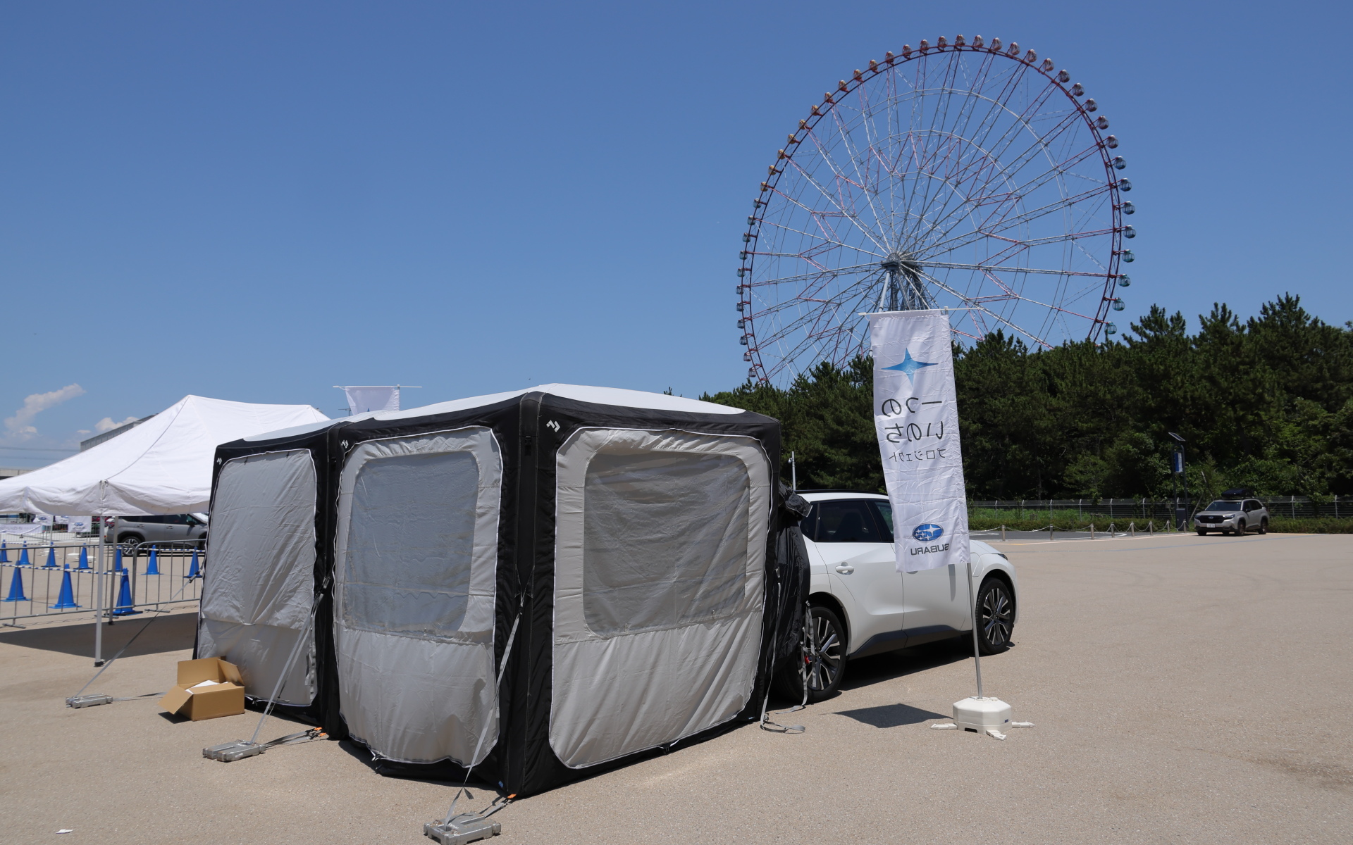 BEVの室内エアコンを利用しテント内を冷房する。クルマからの排気ガスが出ないBEVならではの方法は、夏のレスキュー活動において救護施設やスタッフの休憩などに活用できそうだ