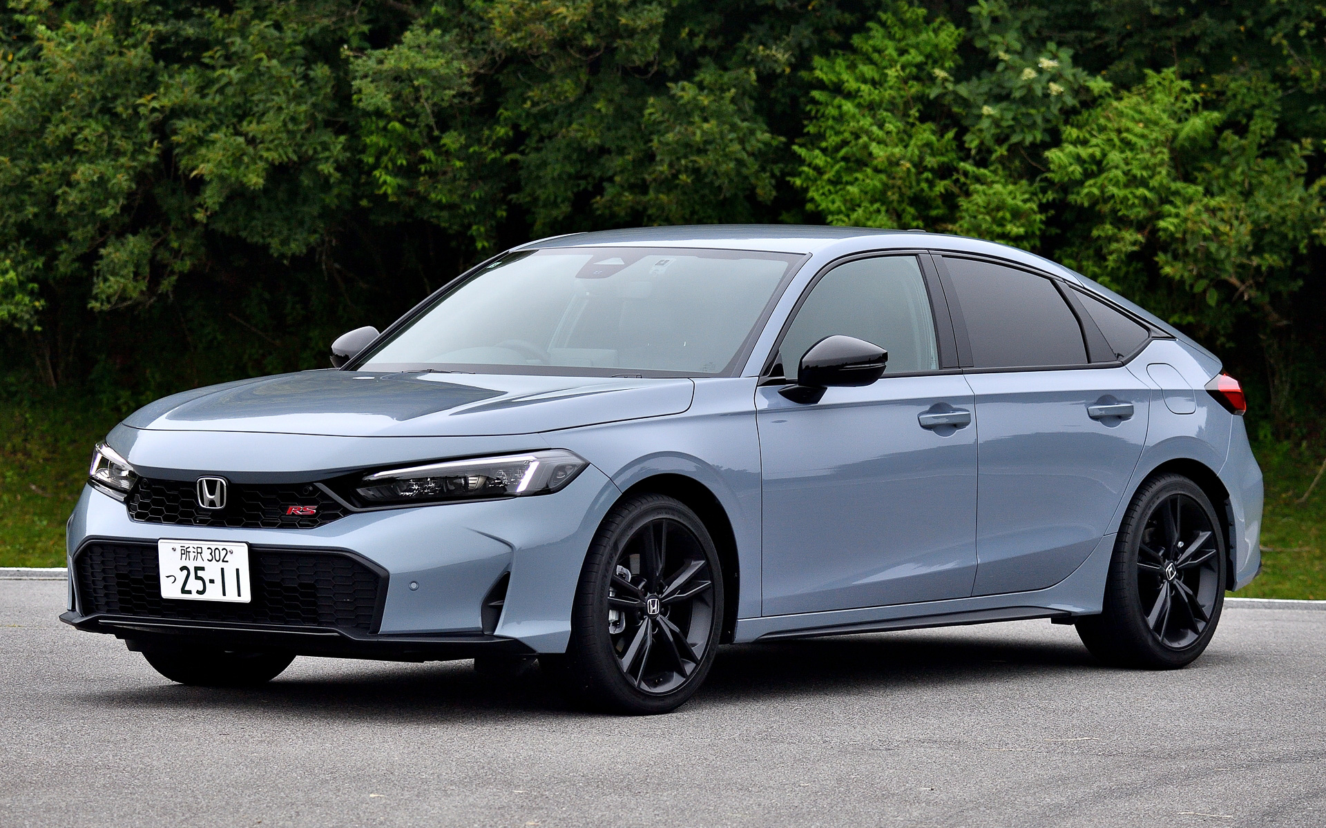 今回のメインの試乗車は2026年6月に発売となった5ドアハッチバックモデル「シビック e:HEV RS」（465万9600円）。ボディサイズは4560×1800×1415mm（全長×全幅×全高）、ホイールベースは2735mm