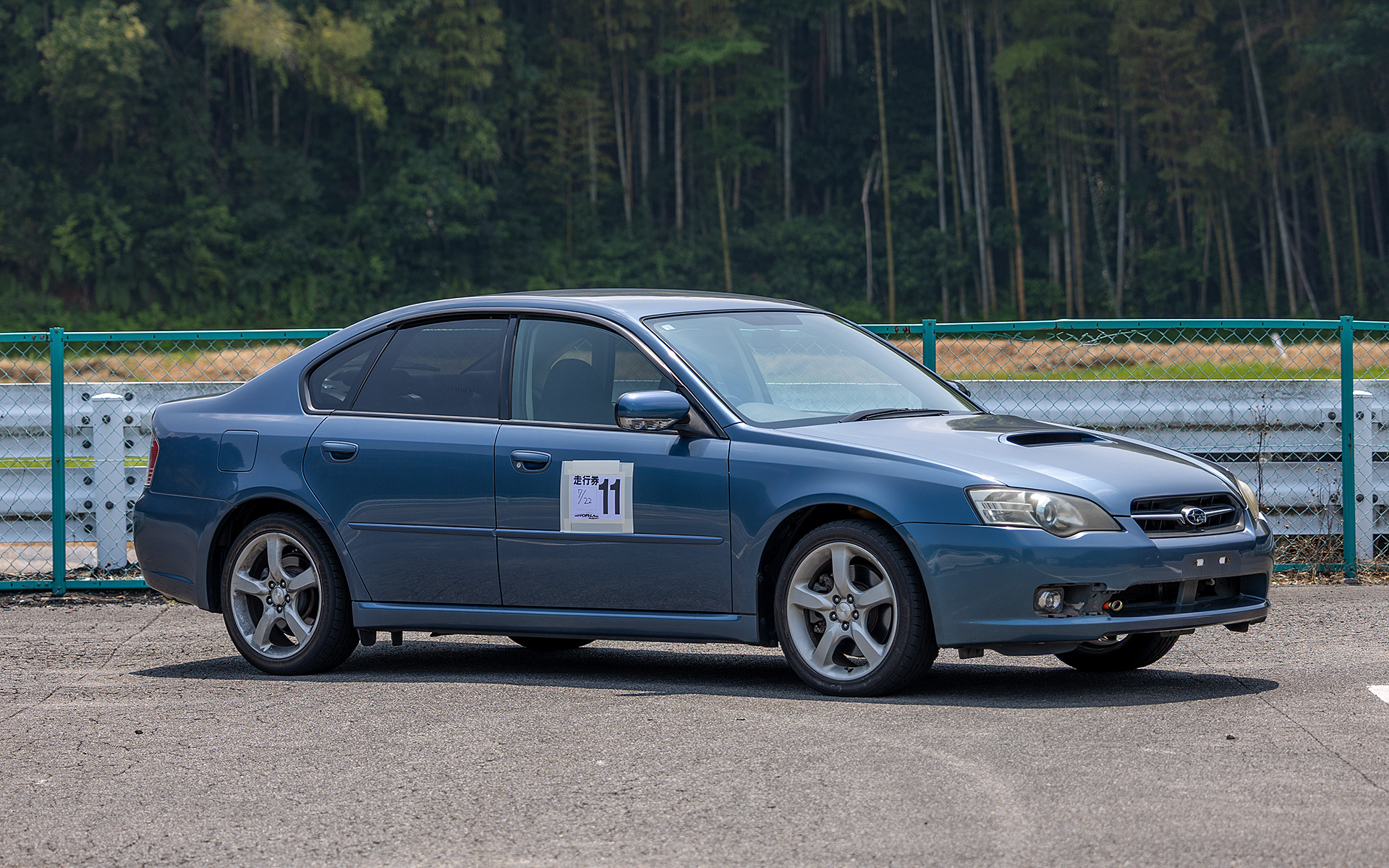 プロジェクト車両となるスバル レガシィB4（BL5）。ボディカラーはアトランティックブルー・パール