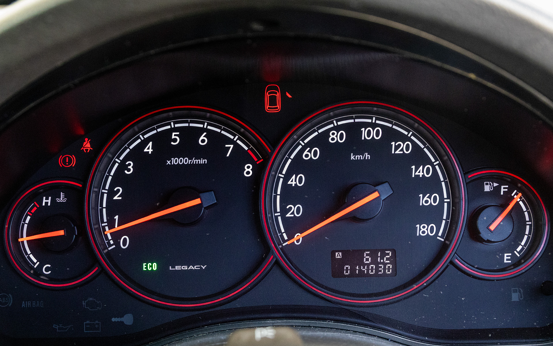 走行距離はなんと約1万4000km。機関、足まわり、内外装のすべてが良好な状態を保っていた
