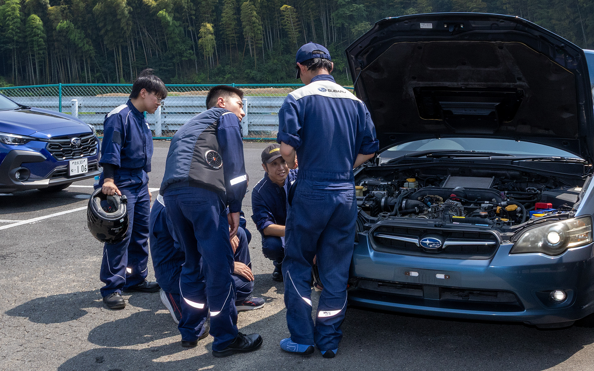 走行を終えると、参加者は自然とクルマを囲み、車両の分析や今後の進め方について話し始めていた。業務改善については、これまでも会社の会議室で話し合ってきたが、そこでは活発な意見がなかなか出なかったという。この様子を見たプロジェクト運営メンバーからは「いつもと全然違います」と、うれしそうな感想が聞かれた