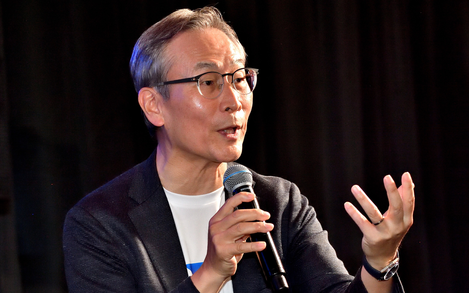 フォーミュラEのスポンサーになる意義を説明するTDK齋藤社長