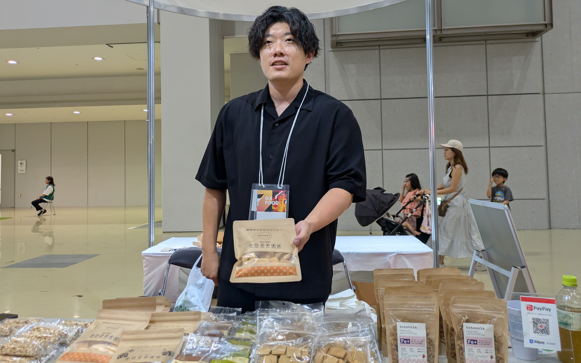 おからを使った食品を手掛けるオカラテクノロジズは、豆腐を作る過程で生まれるおからは、実は1％ほどしか食べられていないという点に着目。クッキーやホットケーキミックスなど、幅広く手掛けている