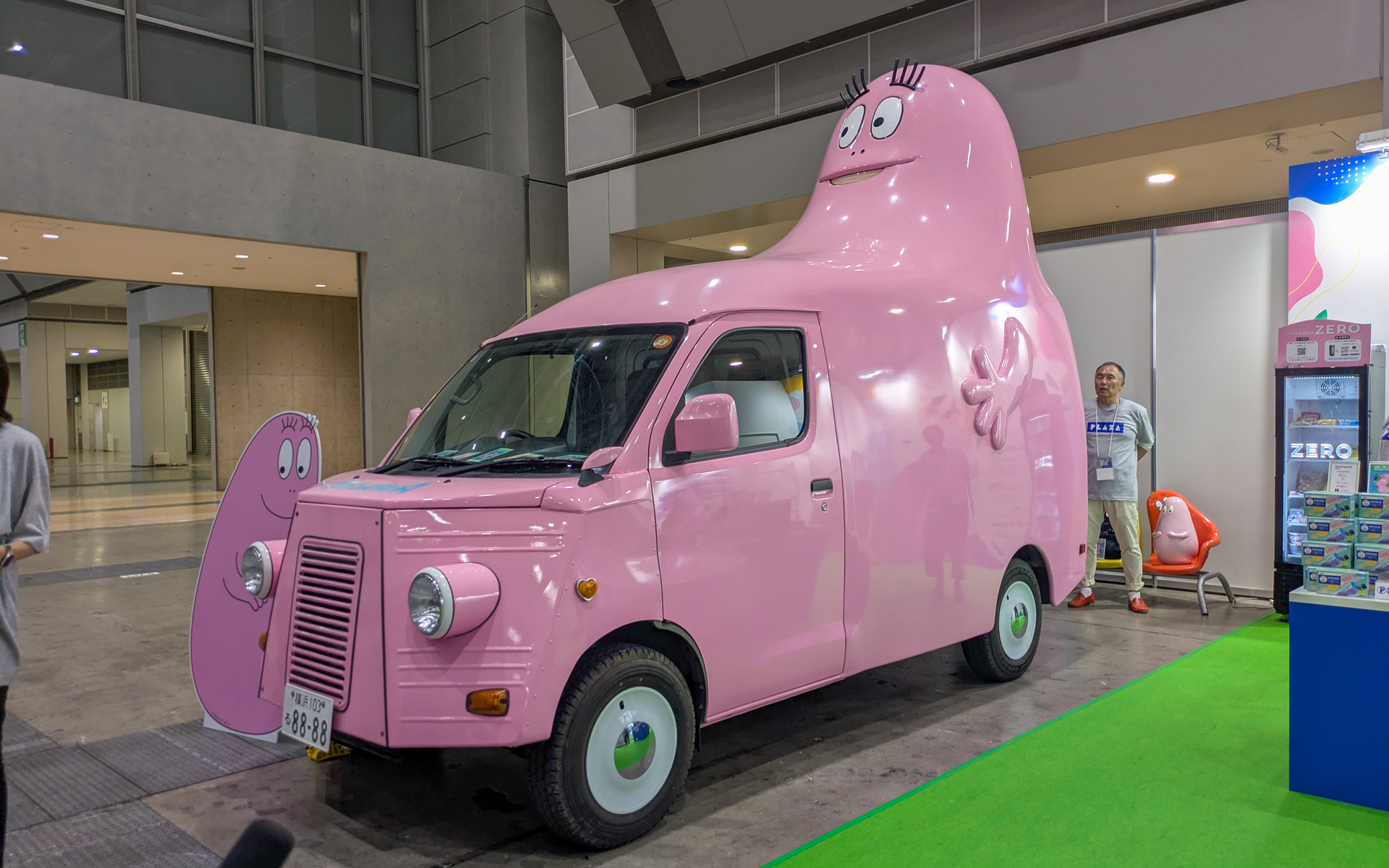 スタイリングライフ・ホールディングスは、バーバパパカーを展示するほか、店舗「PLAZA」で展開しているGXアクションを商品を通じて展開している
