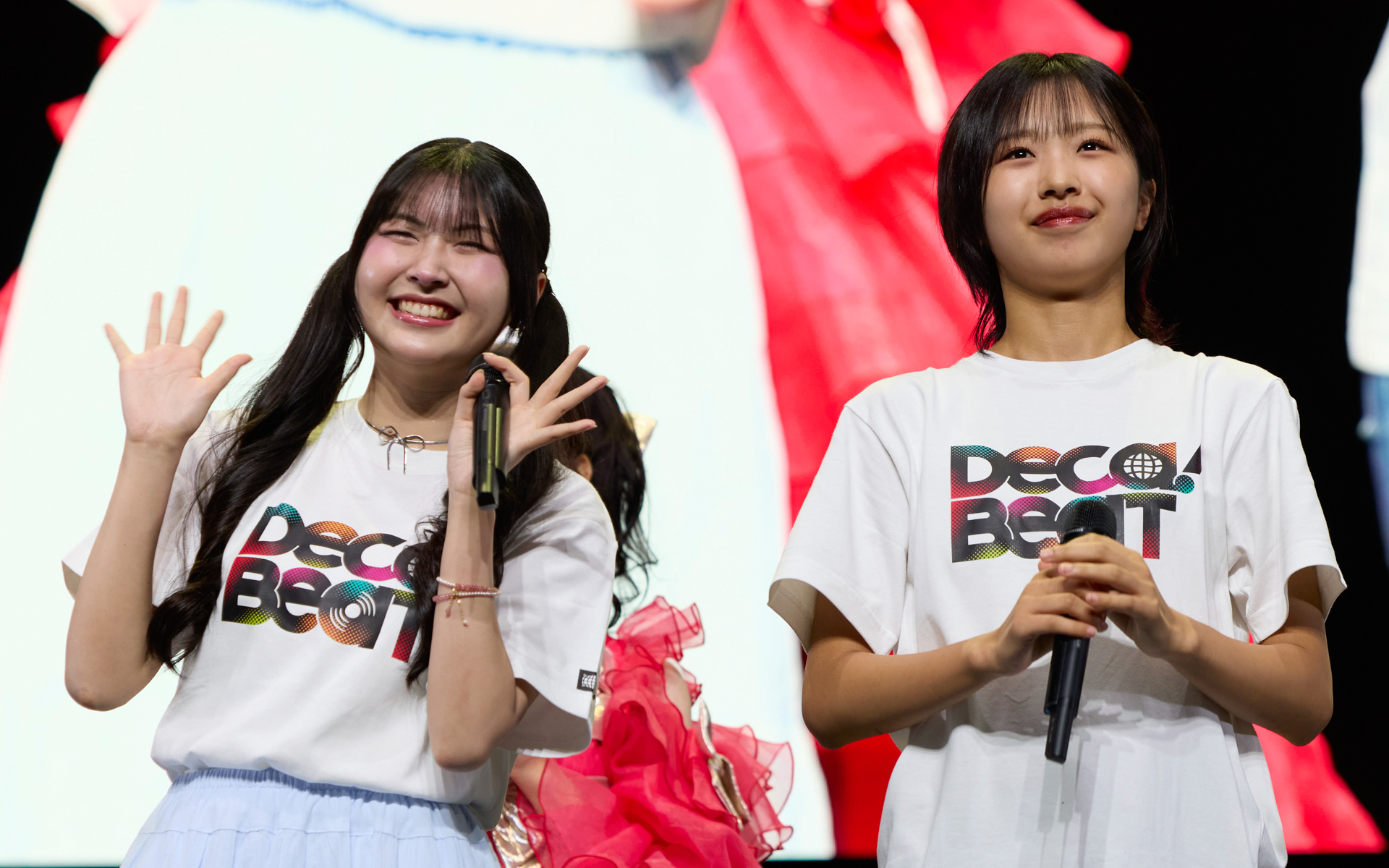 DECA! BEATの岡村美波さん（左）と弓桁朱琴さん（右）