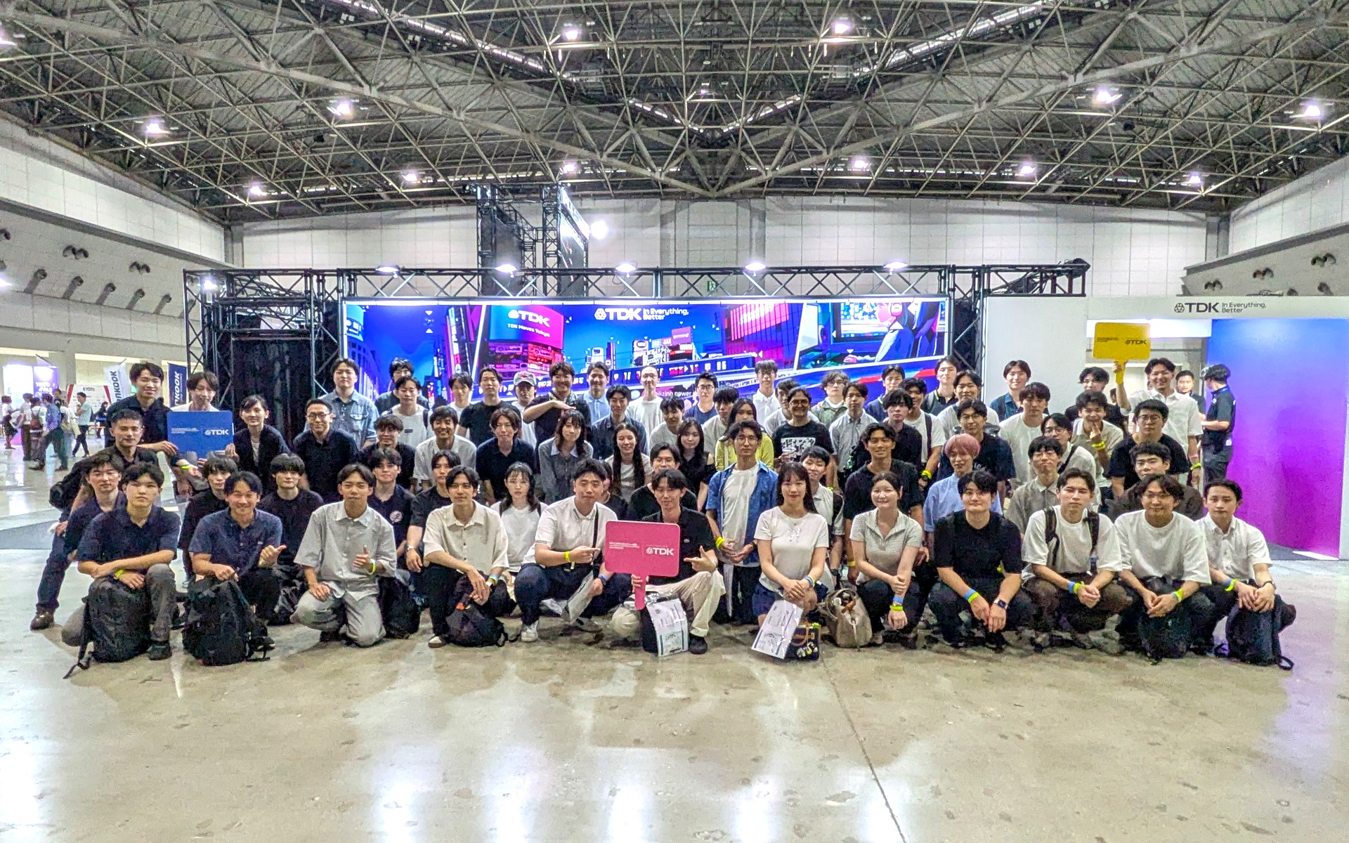 TDKが主催したイベント「Behind the Scenes Experience（舞台裏の体験）」に参加した学生たち