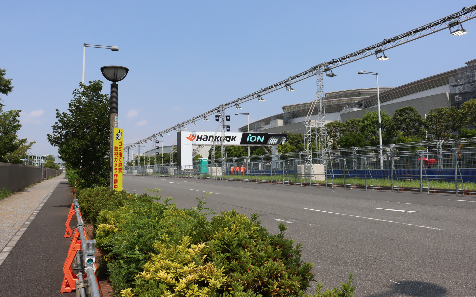 フォーミュラE 東京大会の舞台となった「東京ストリートサーキット」は、日ごろは多くの人が利用している一般道を閉鎖してコースを設営