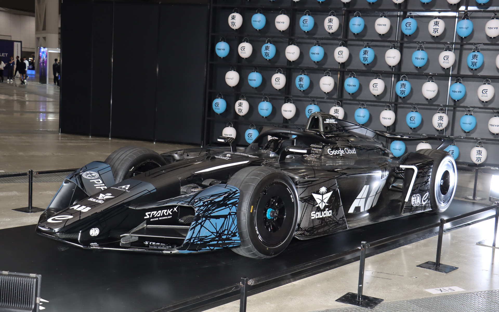 2026/27シーズンから導入されるフォーミュラEの次世代マシン「GEN4」も車両展示