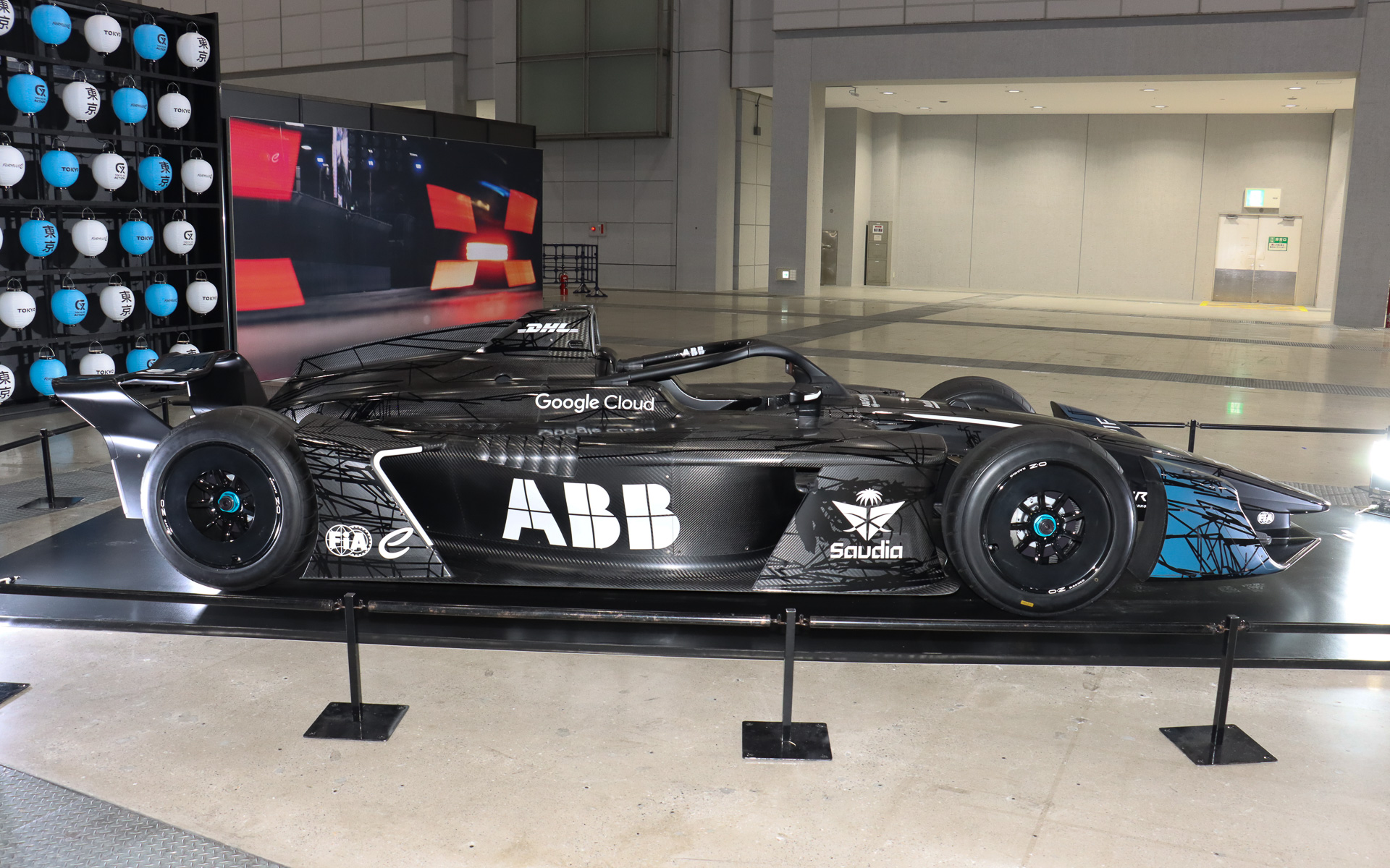 2026/27シーズンから導入されるフォーミュラEの次世代マシン「GEN4」も車両展示