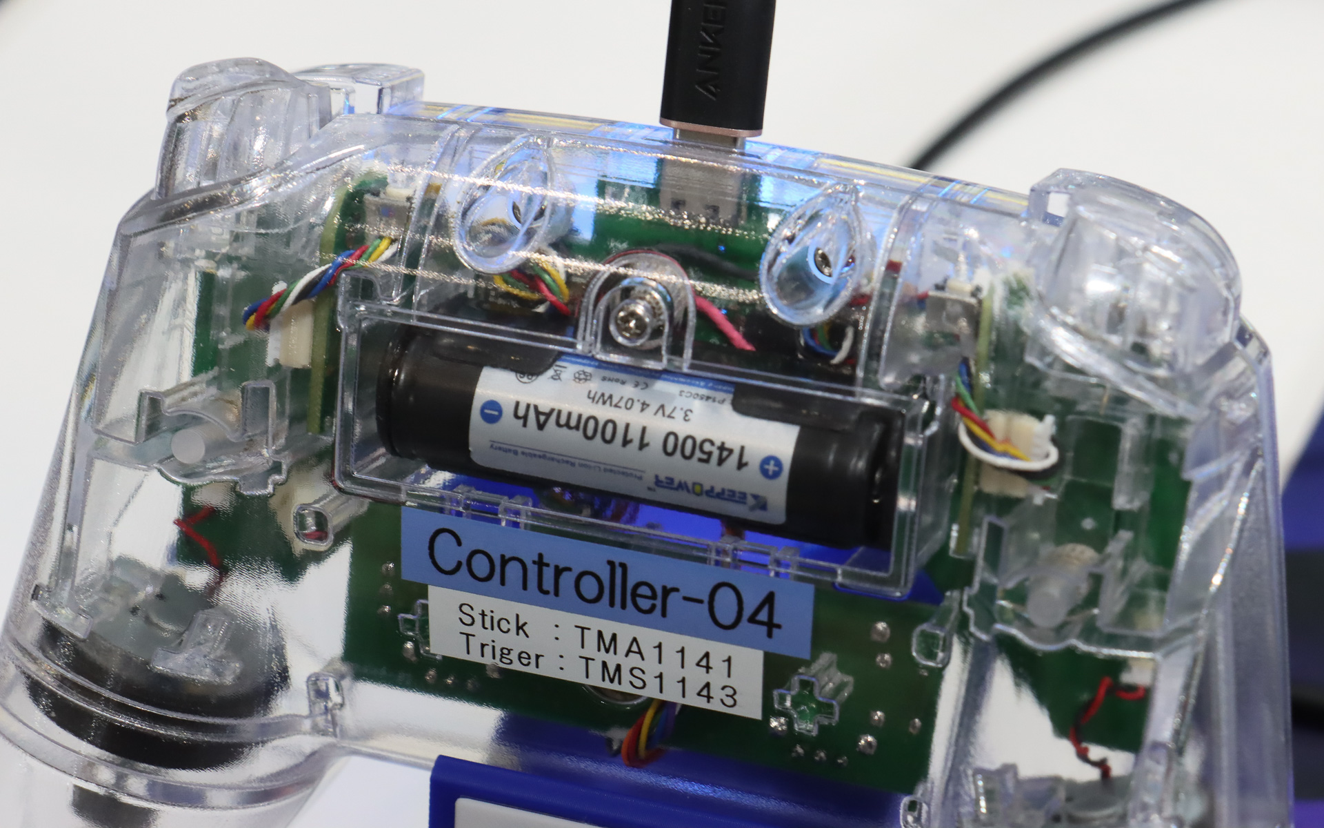 TDK製のTMRセンサを搭載したコントローラーで体験するレースゲーム