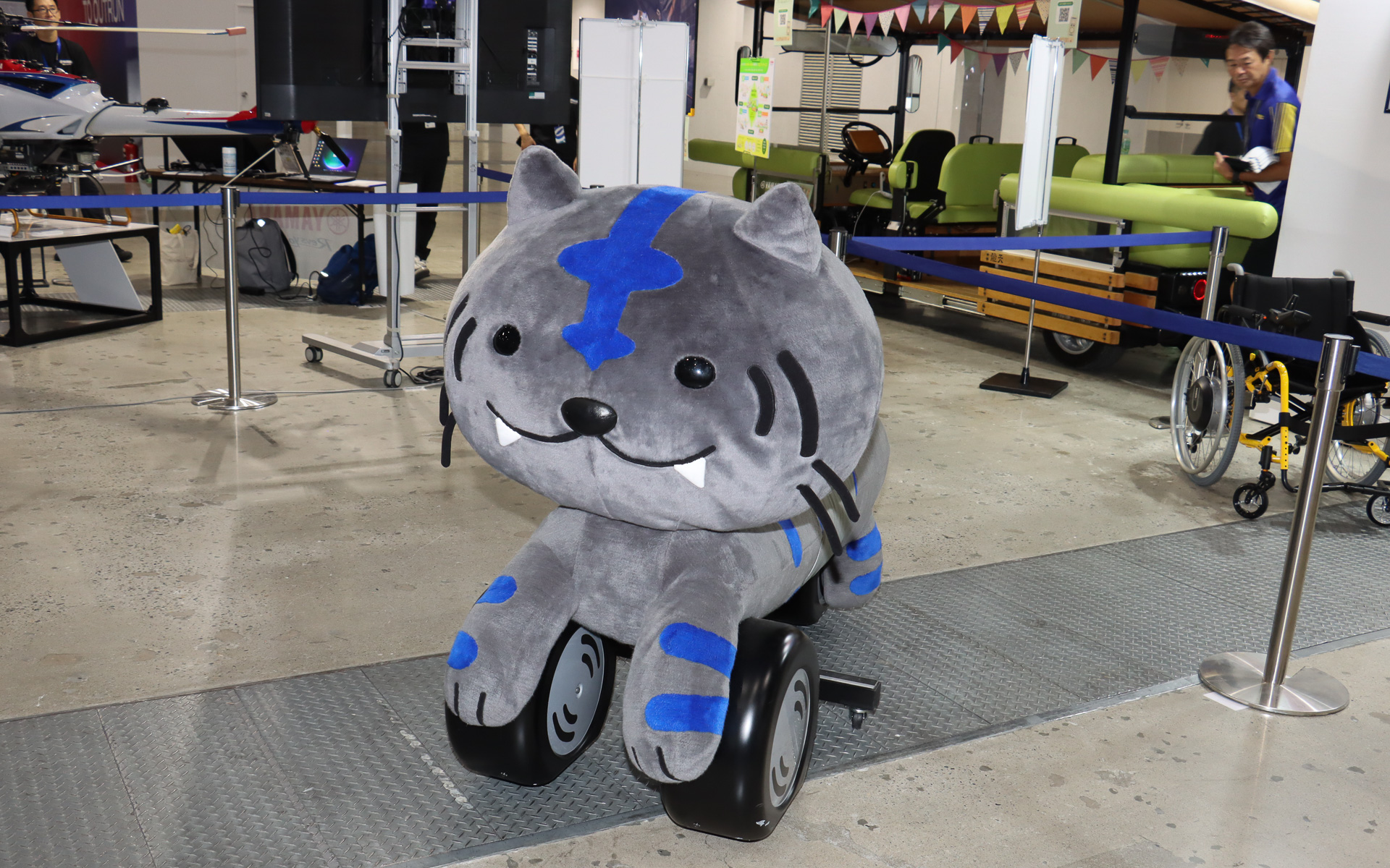 「ニャイケン」はヤマハの前2輪大型バイク「NIKEN（ナイケン）」を擬ニャン化したキャラクター