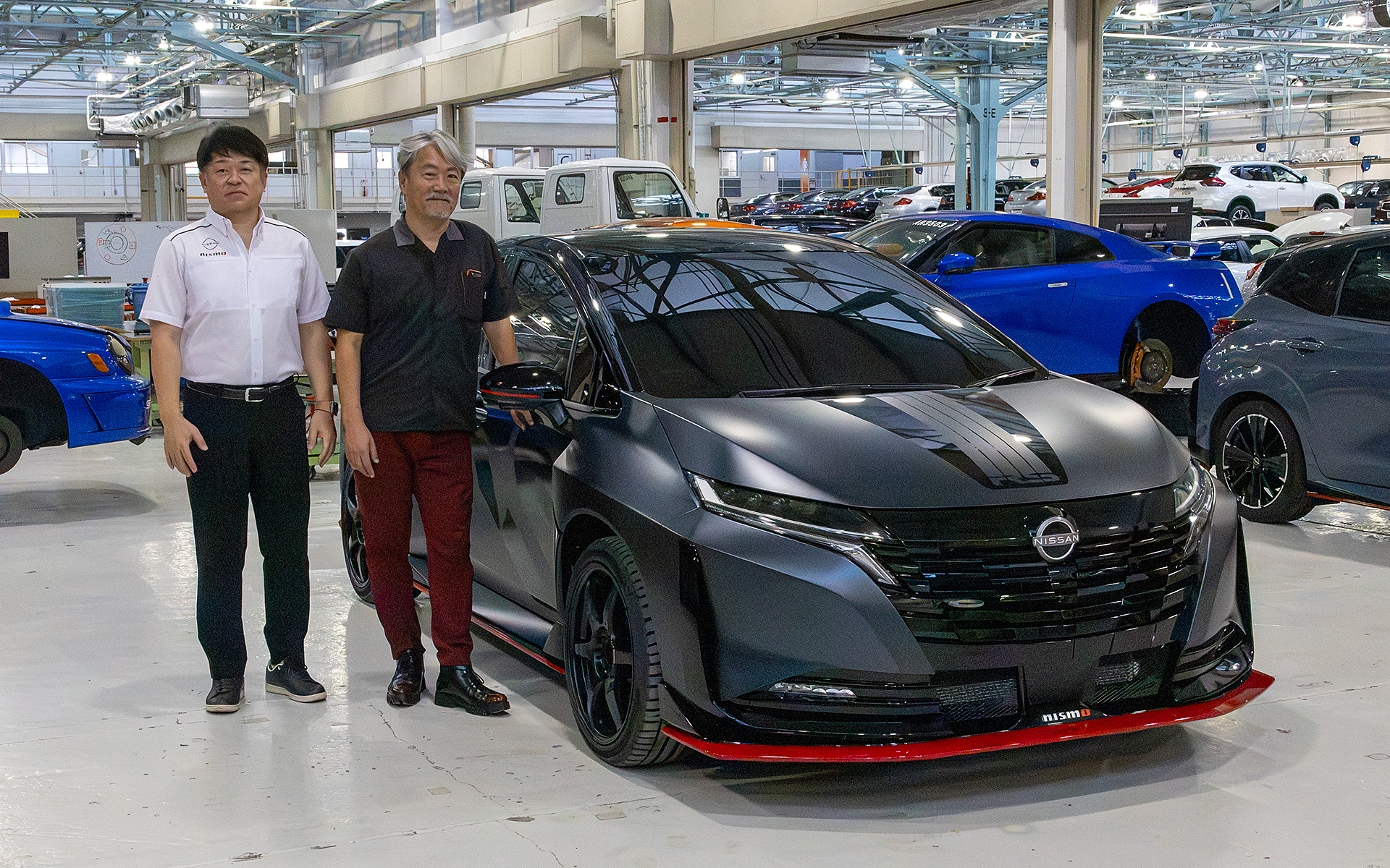 オープンキャンパスのスペシャルイベントとして、日産モータースポーツ＆カスタマイズの片倉氏（左）と森田氏（右）によるトークショーが行なわれた