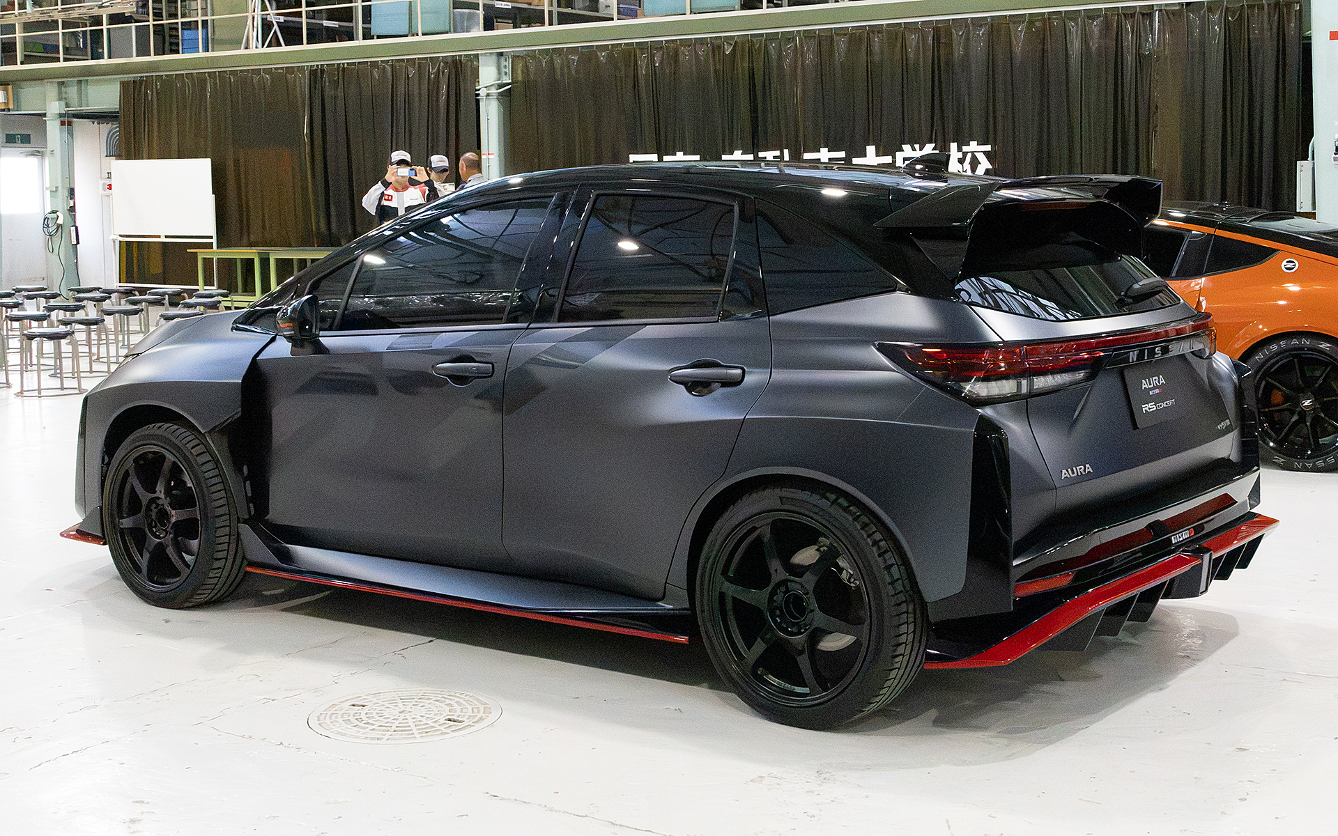 GT-R NISMOにも採用されたリアのスプリッターが特徴的